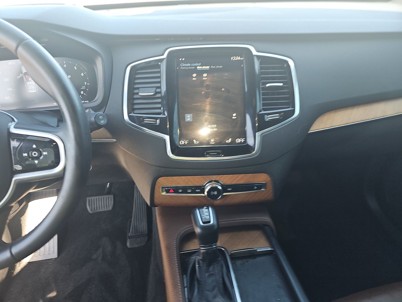 2022 Volvo XC90 T6 Momentum AWD