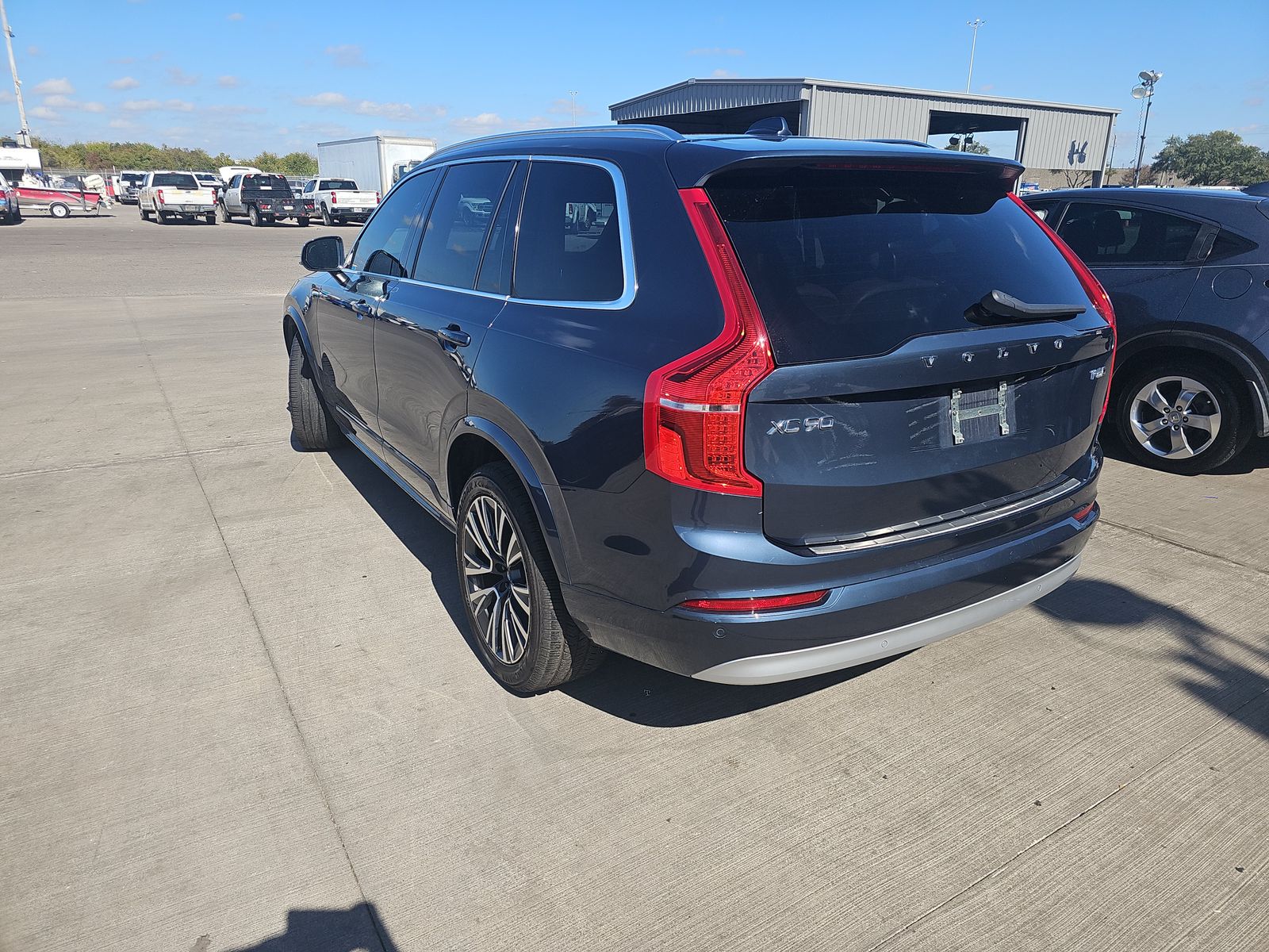 2022 Volvo XC90 T6 Momentum AWD