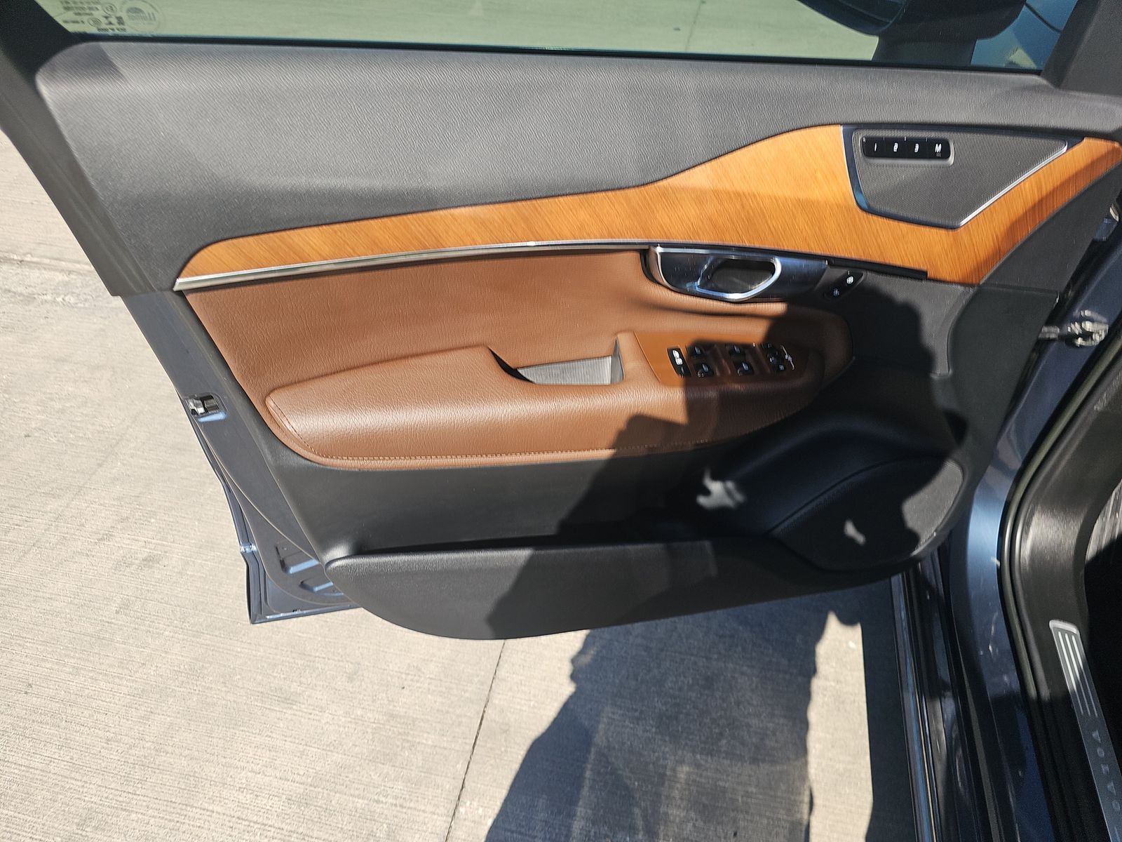 2022 Volvo XC90 T6 Momentum AWD