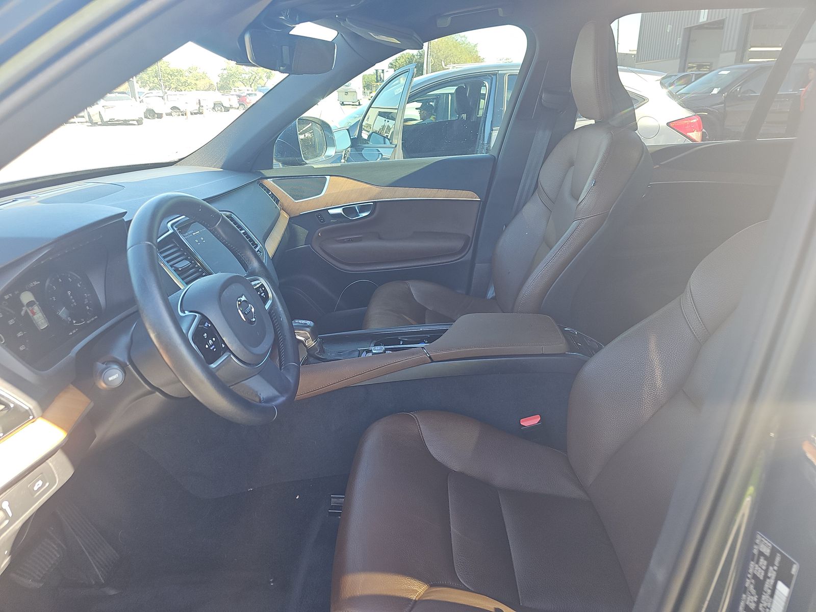 2022 Volvo XC90 T6 Momentum AWD