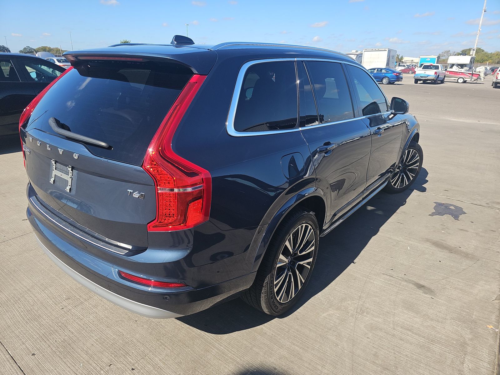 2022 Volvo XC90 T6 Momentum AWD