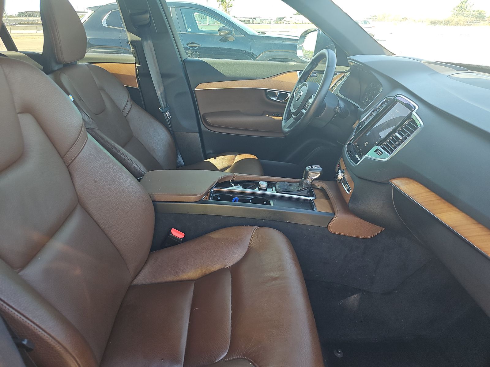 2022 Volvo XC90 T6 Momentum AWD