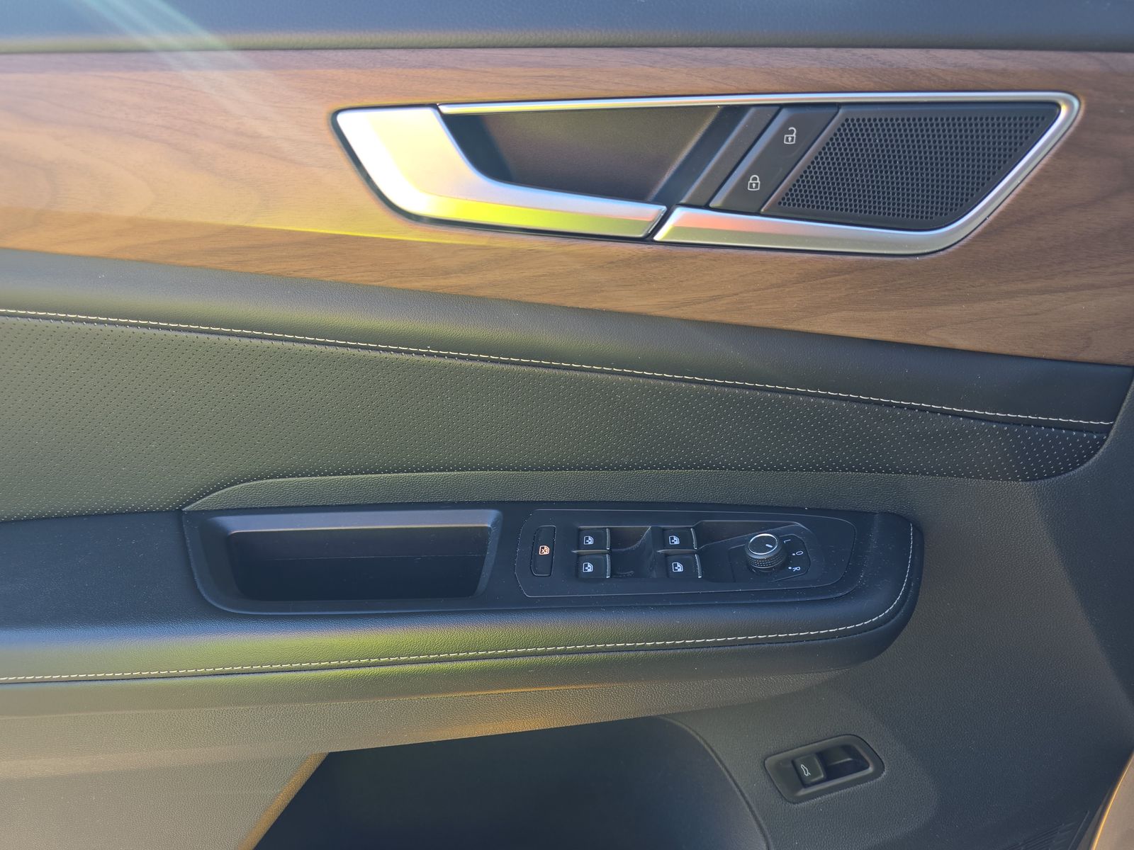 2024 Volkswagen Atlas 2.0T SE AWD