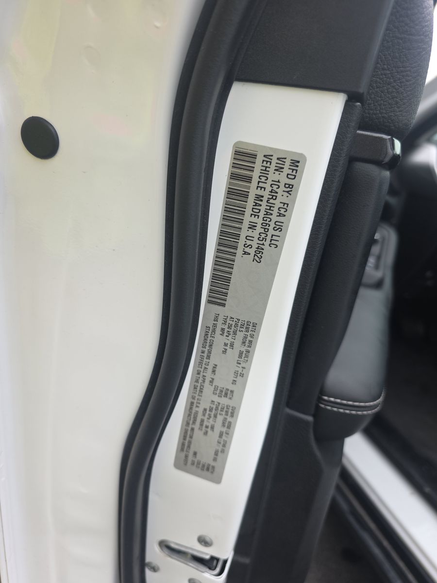 2023 Jeep Grand Cherokee Laredo AWD