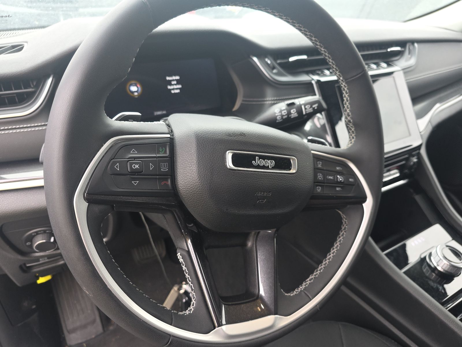 2023 Jeep Grand Cherokee Laredo AWD