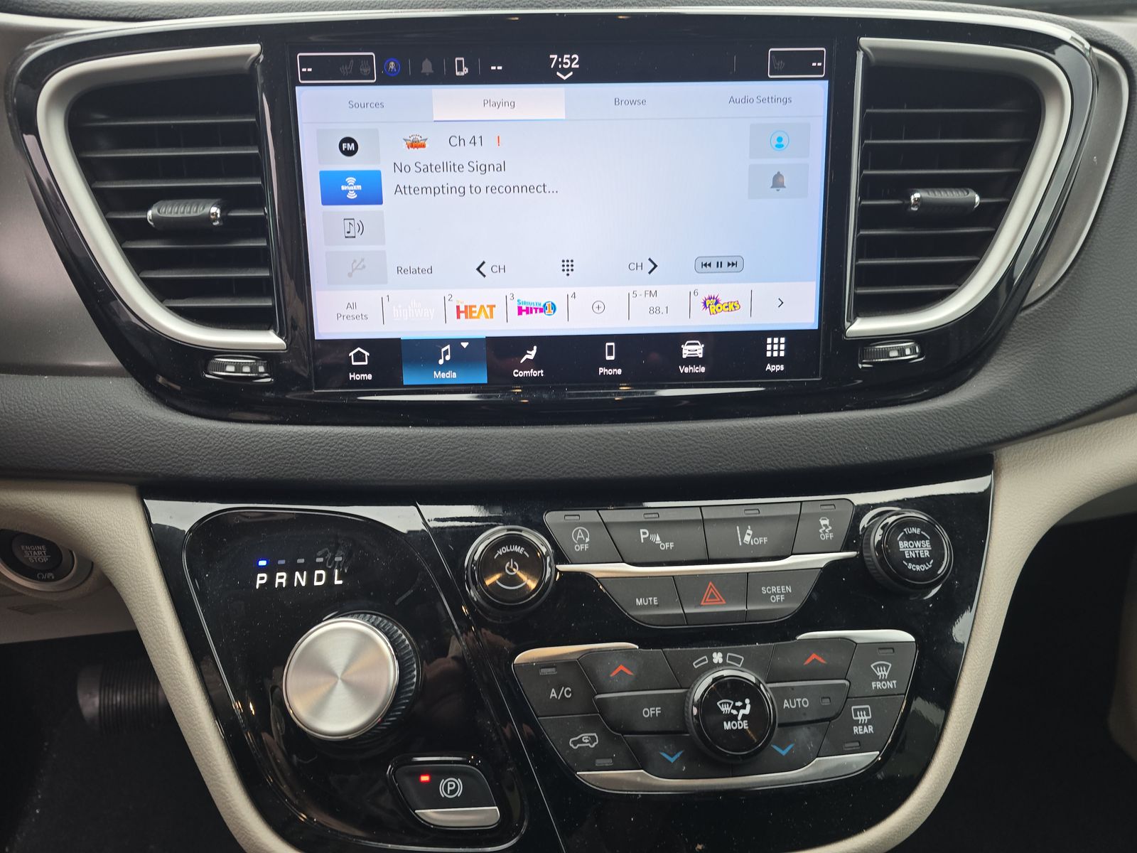 2024 Chrysler Pacifica Touring L FWD