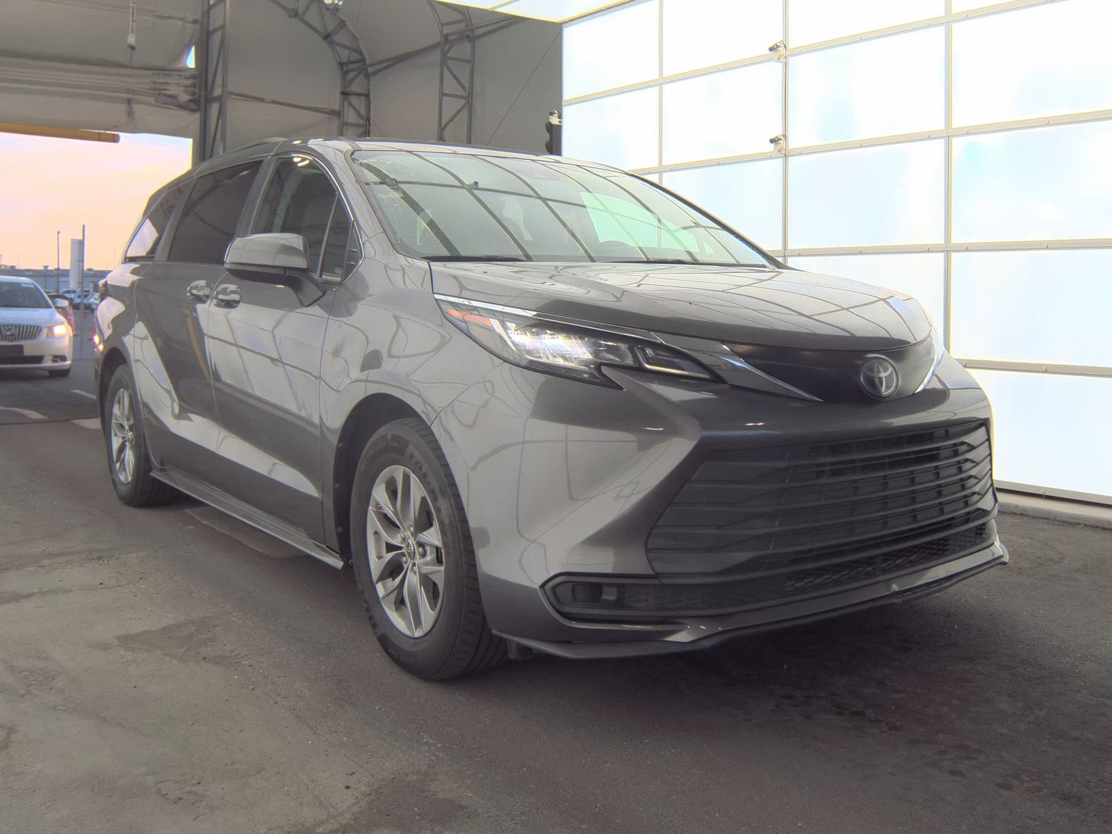 2022 Toyota Sienna LE FWD