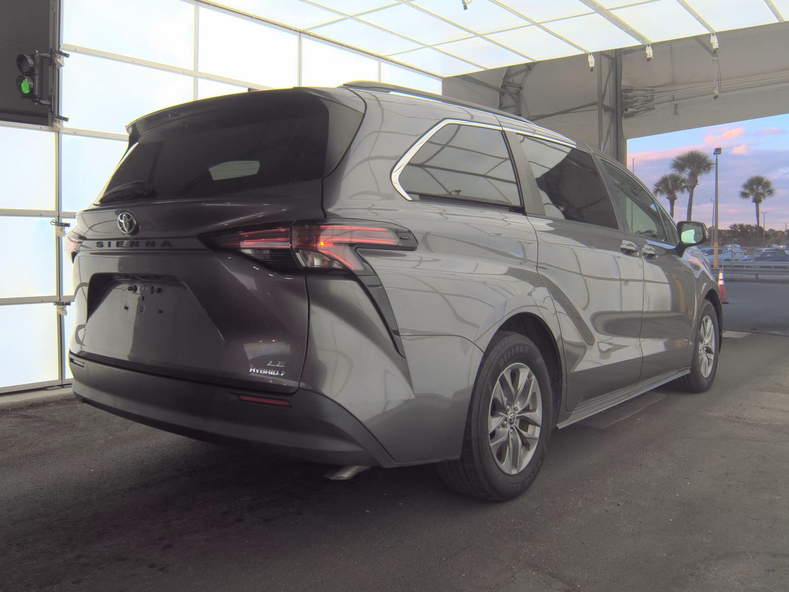 2022 Toyota Sienna LE FWD