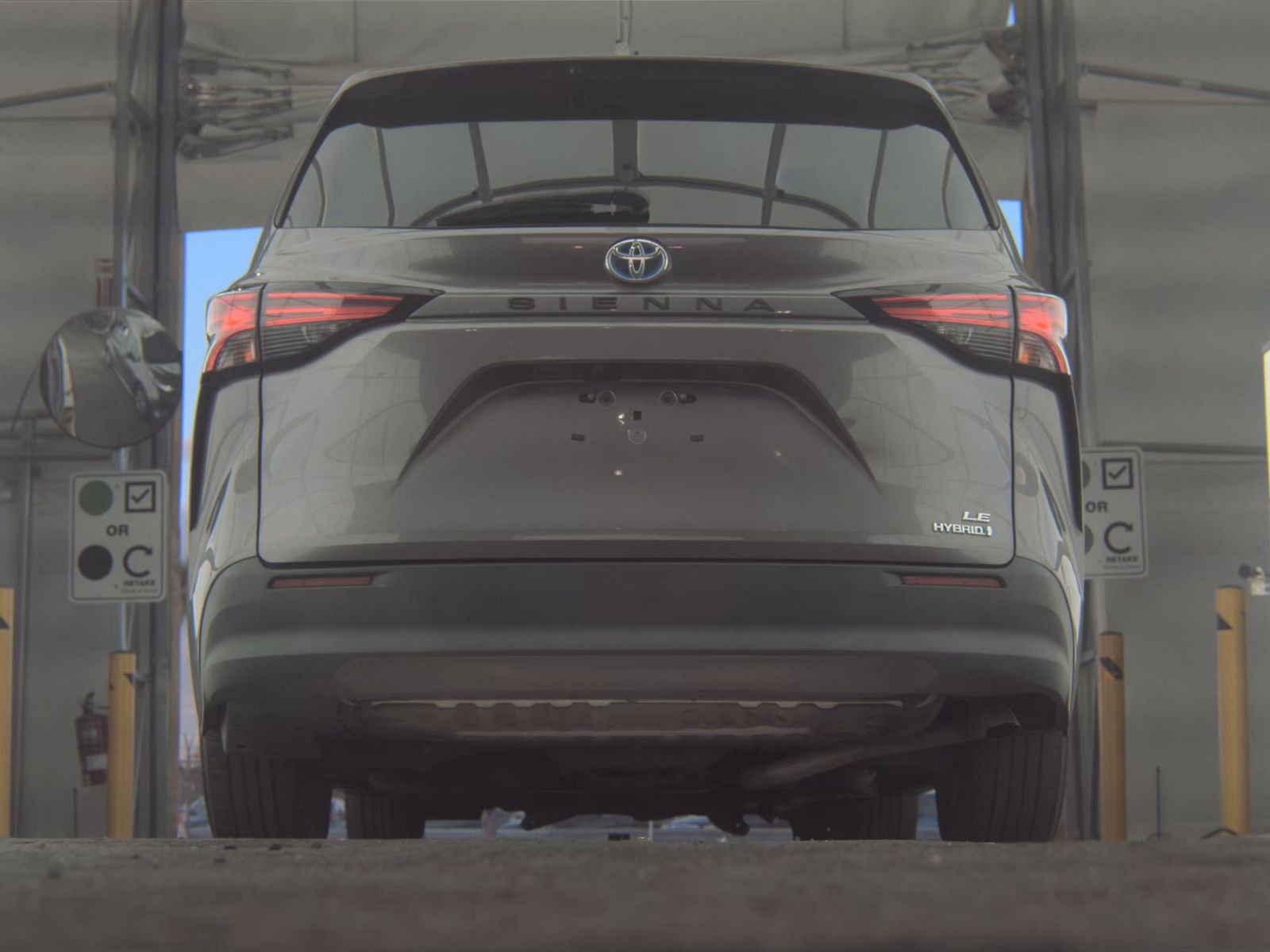 2022 Toyota Sienna LE FWD