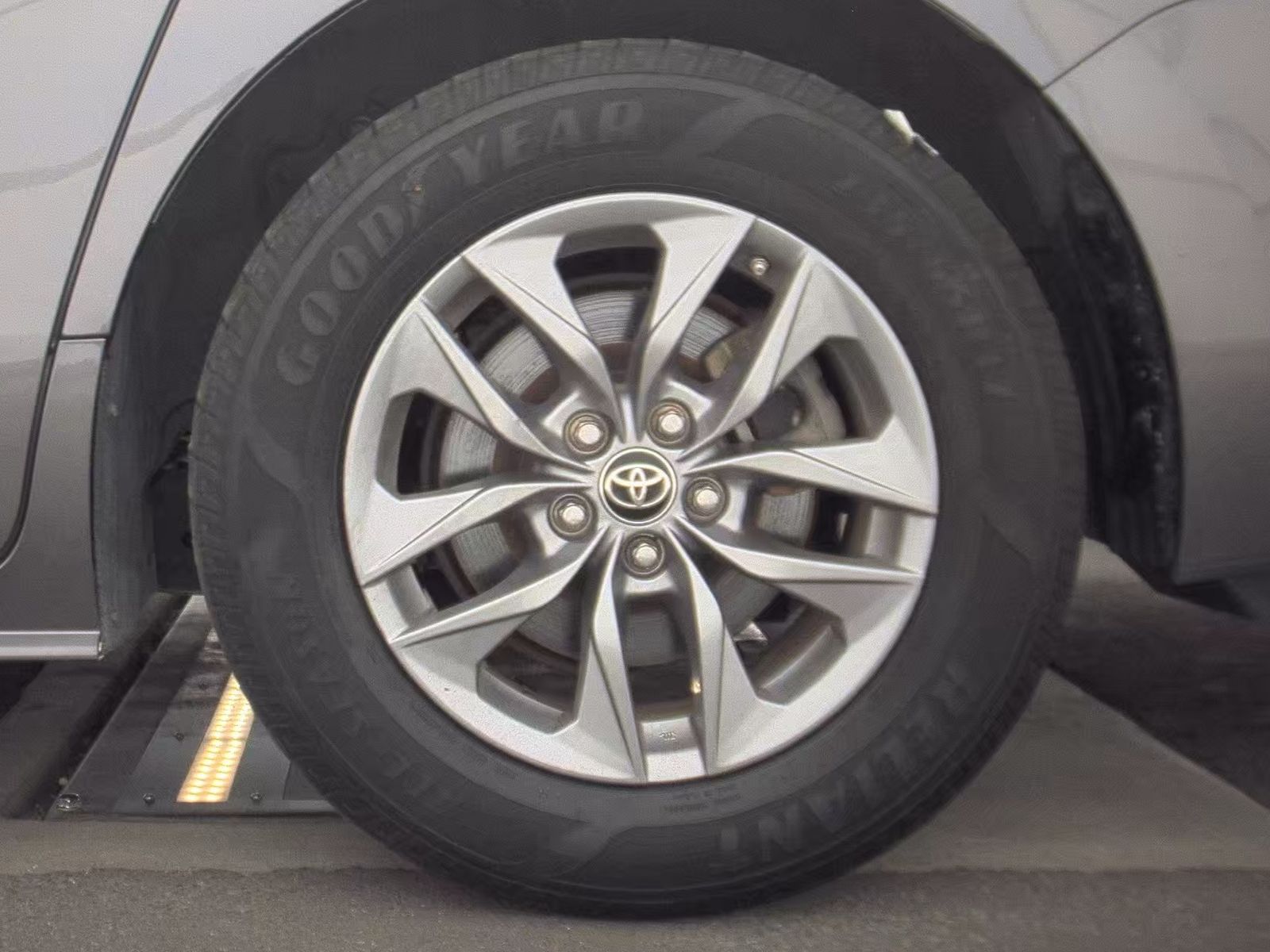 2022 Toyota Sienna LE FWD