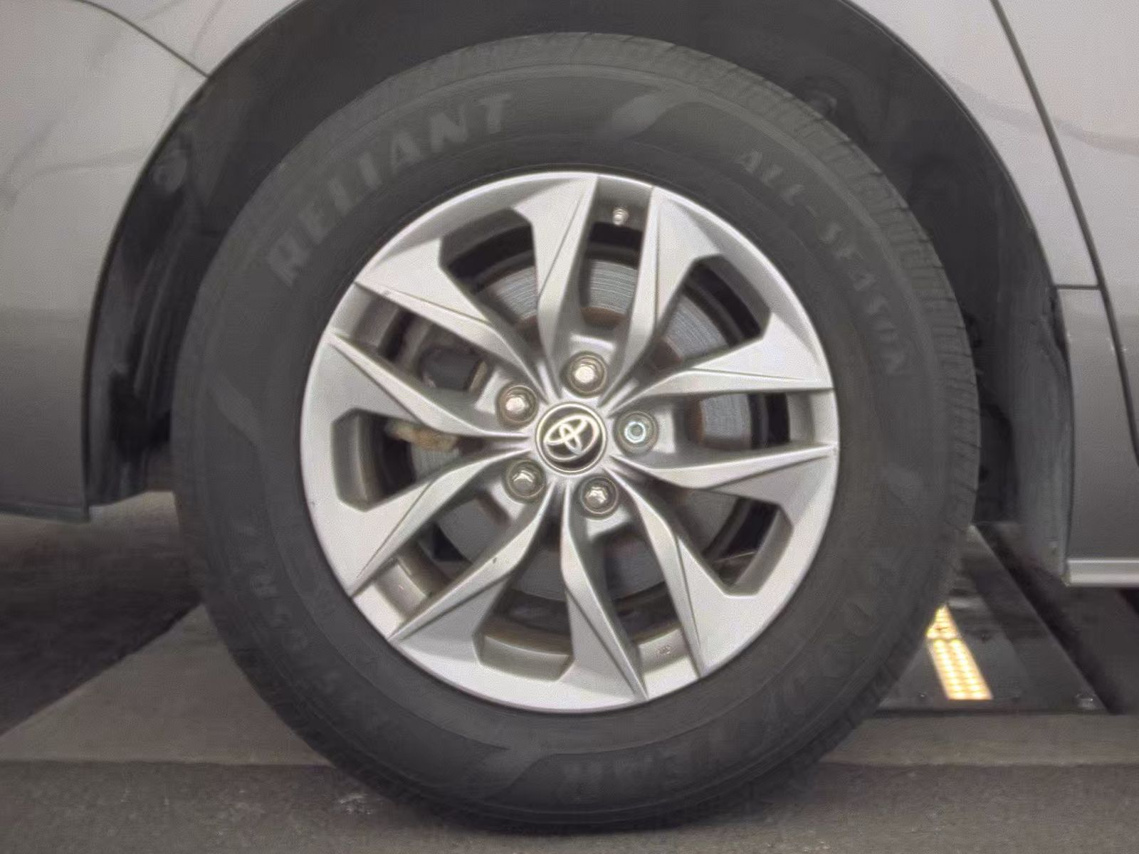 2022 Toyota Sienna LE FWD