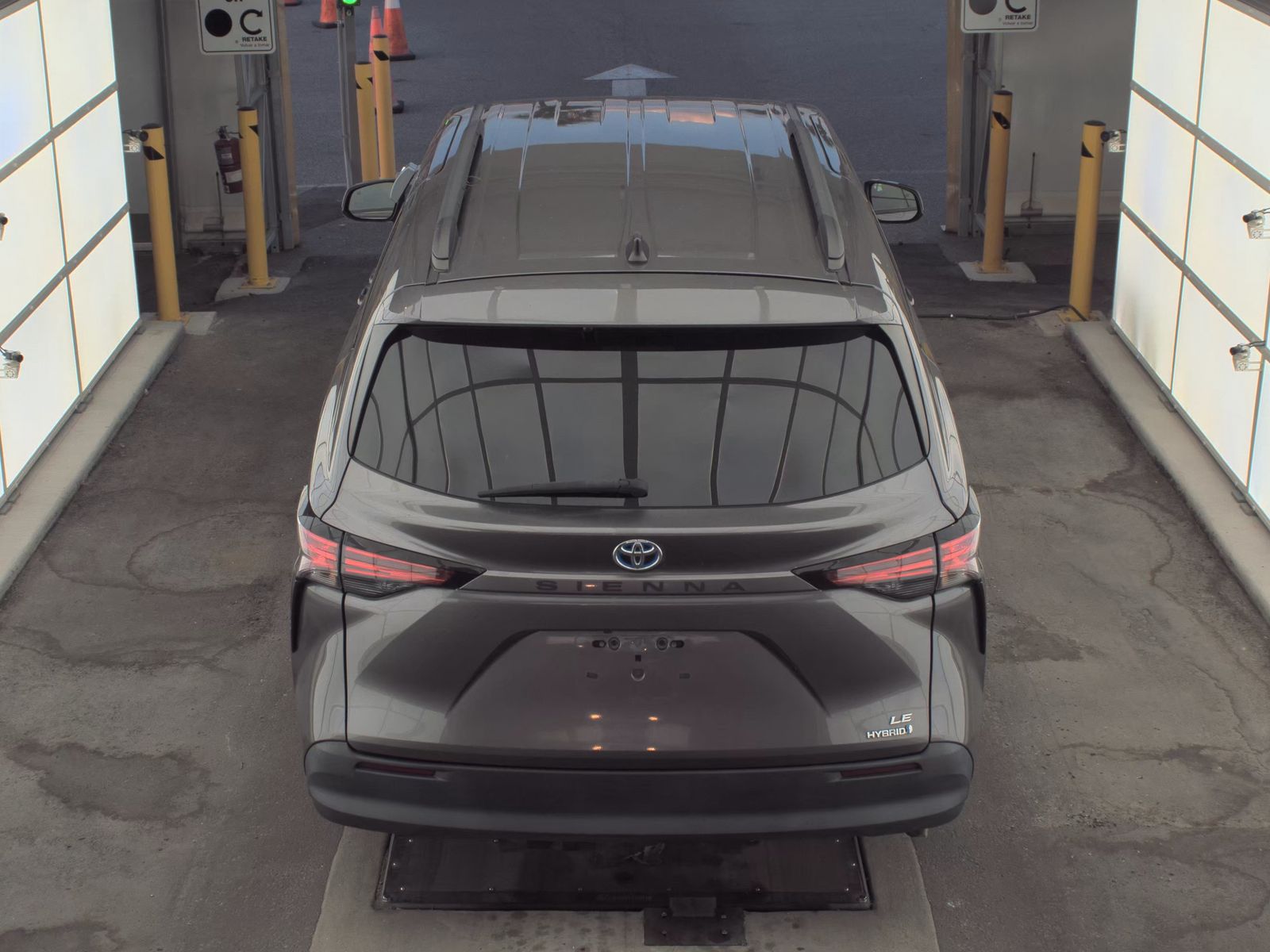 2022 Toyota Sienna LE FWD