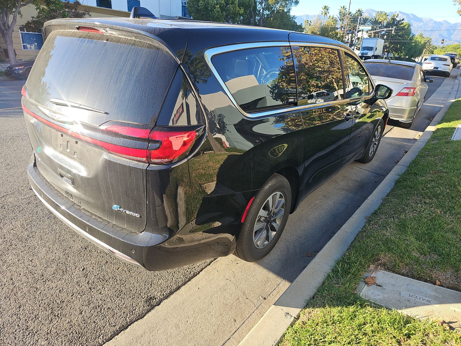 2024 Chrysler Pacifica Hybrid Select FWD