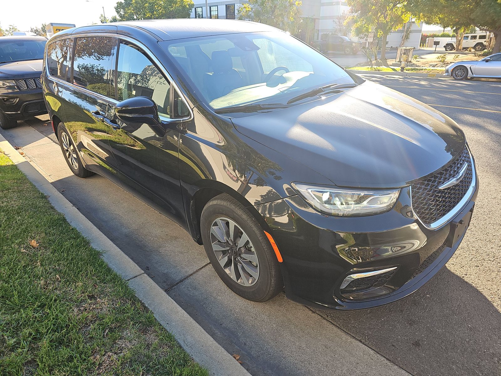 2024 Chrysler Pacifica Hybrid Select FWD