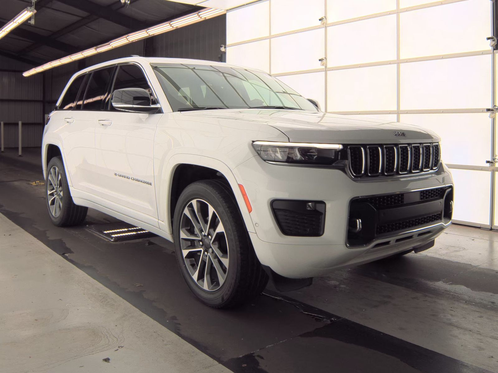 2023 Jeep Grand Cherokee Overland RWD
