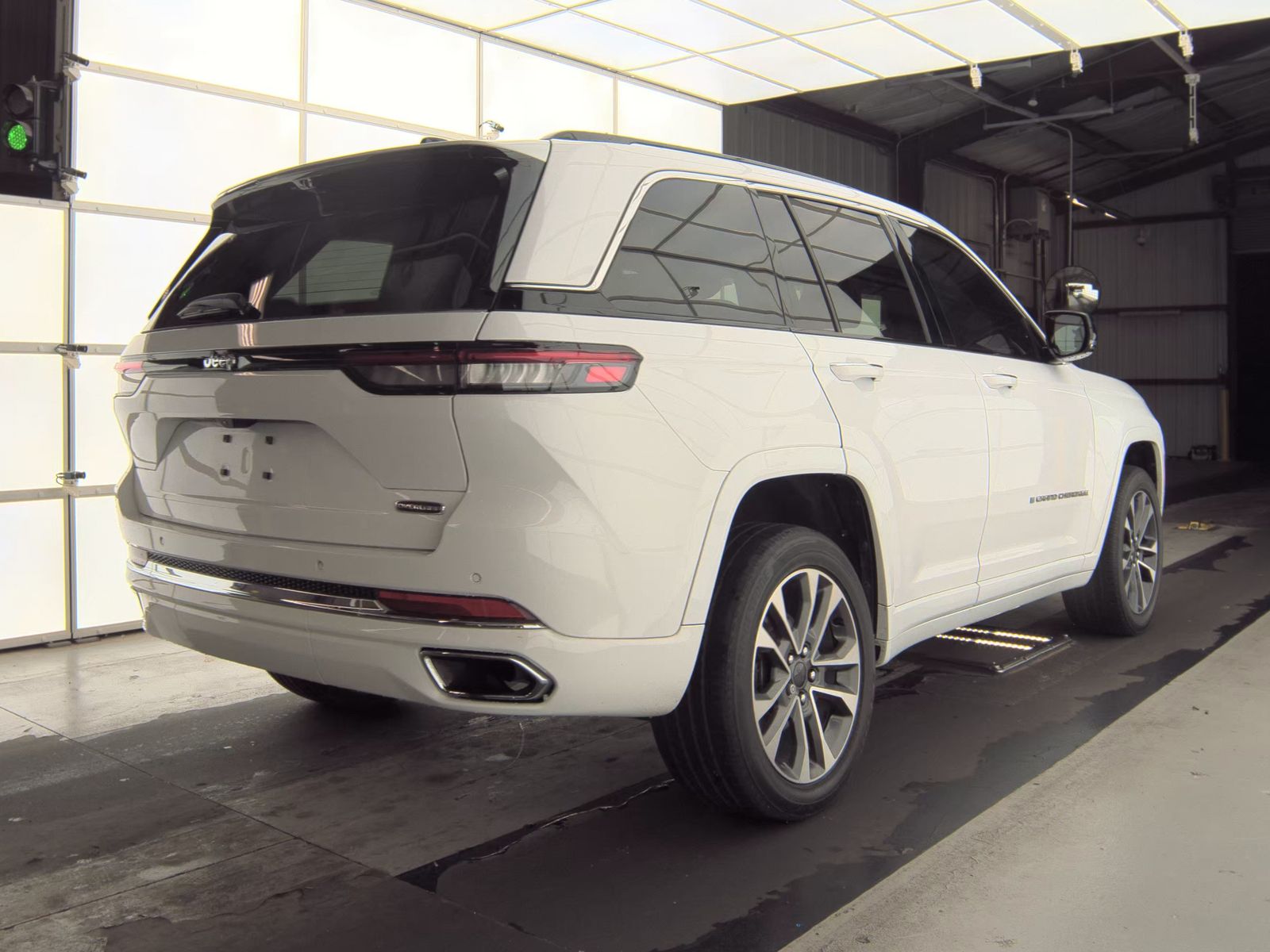 2023 Jeep Grand Cherokee Overland RWD