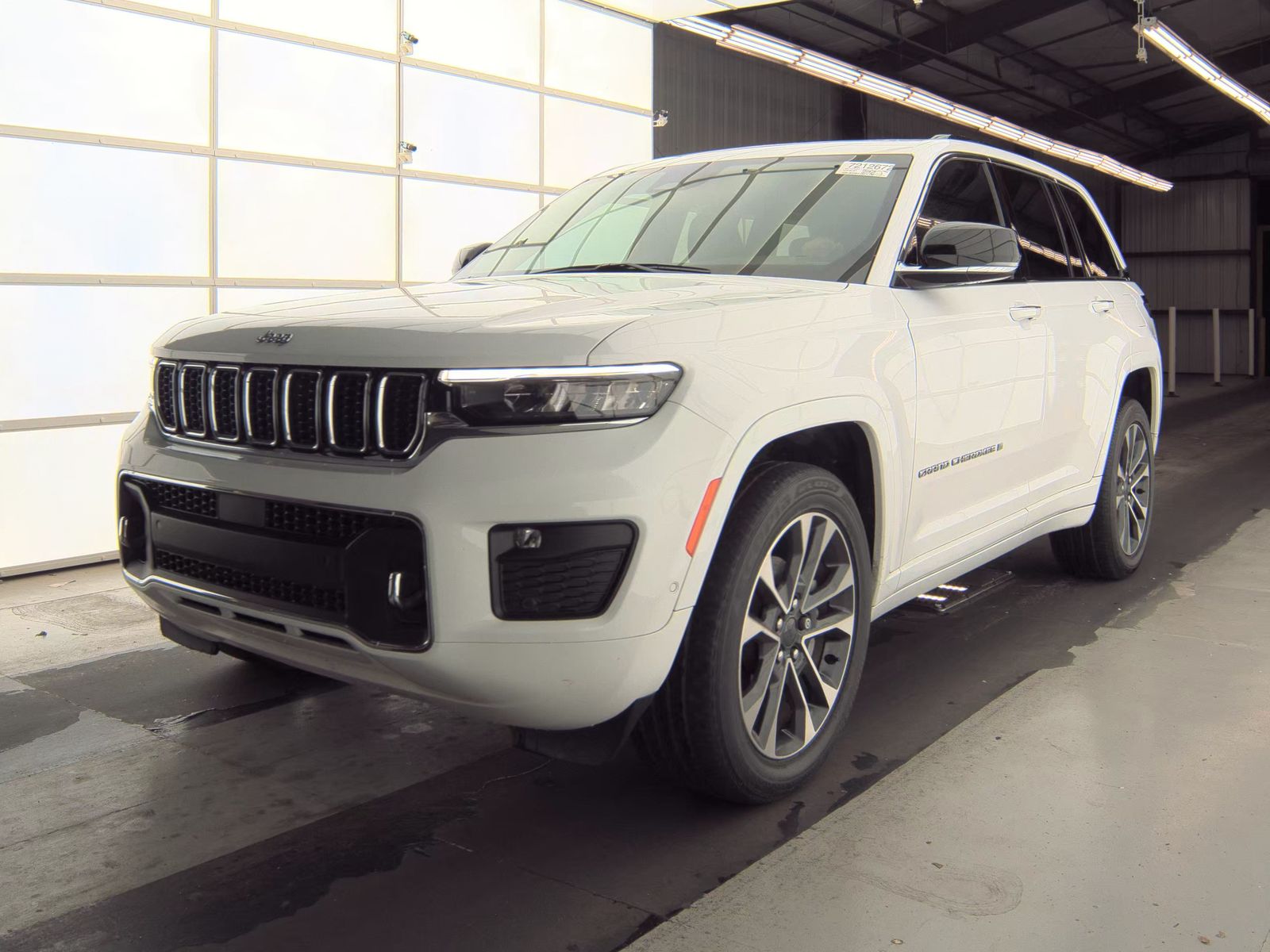 2023 Jeep Grand Cherokee Overland RWD