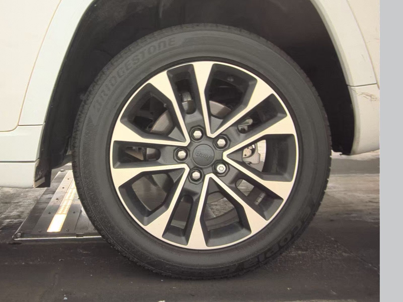 2023 Jeep Grand Cherokee Overland RWD