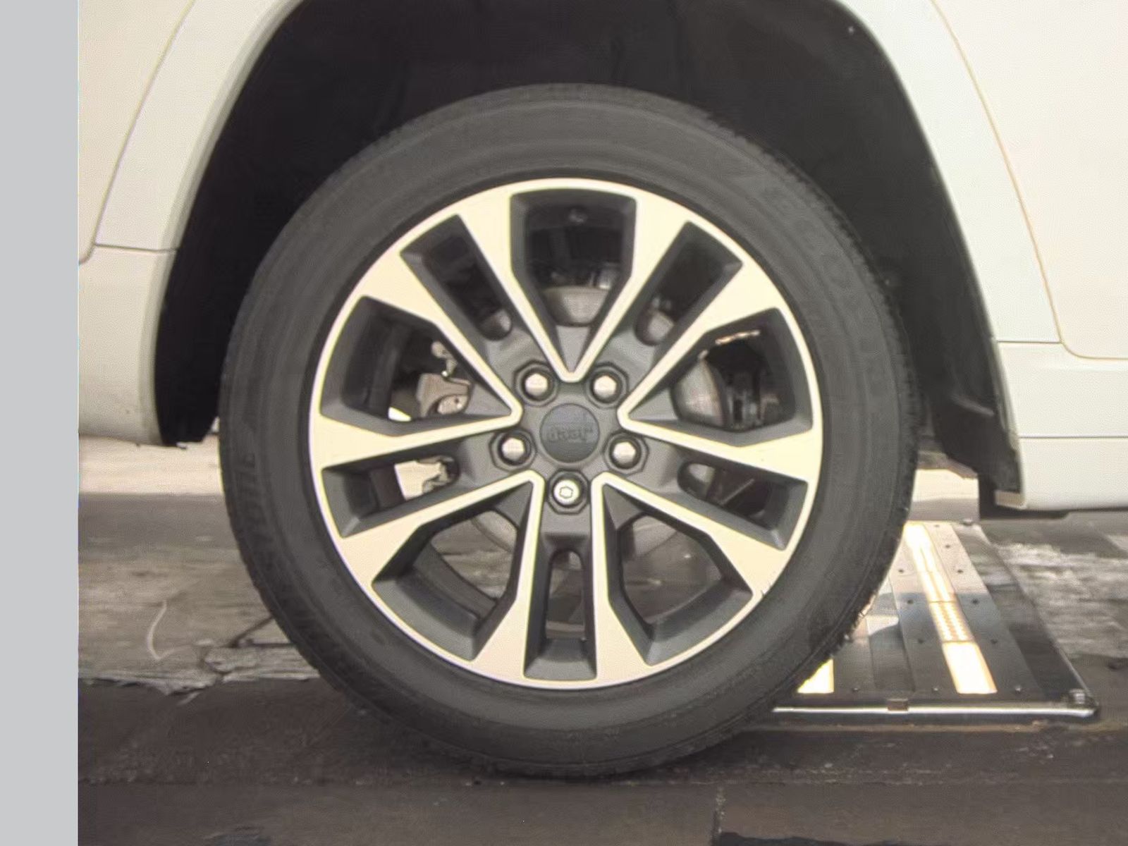 2023 Jeep Grand Cherokee Overland RWD