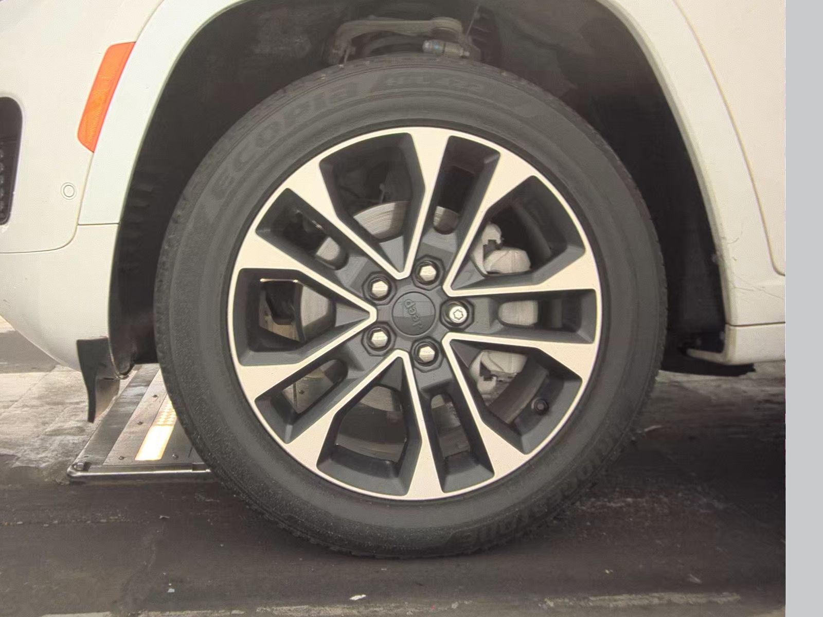 2023 Jeep Grand Cherokee Overland RWD