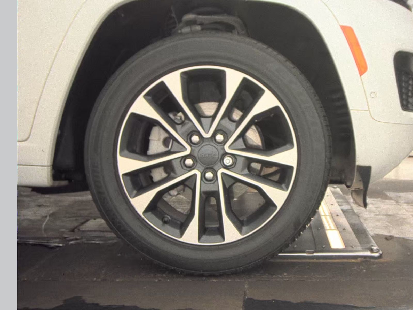 2023 Jeep Grand Cherokee Overland RWD