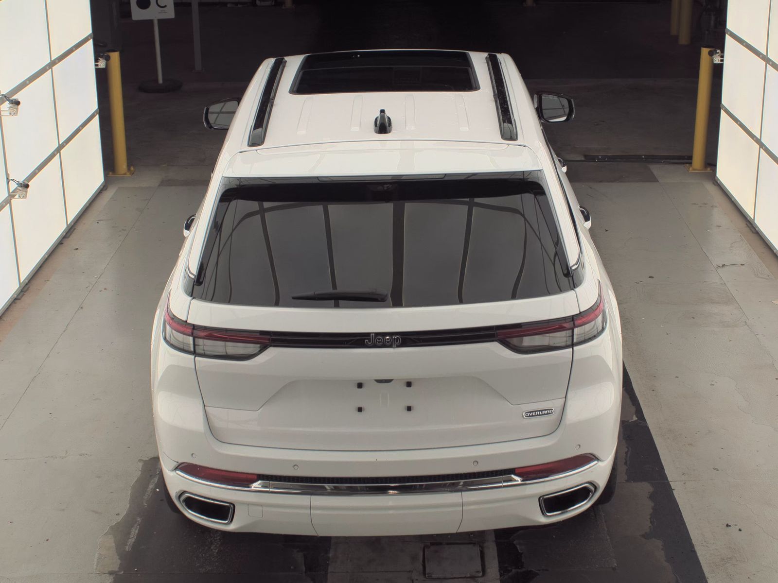 2023 Jeep Grand Cherokee Overland RWD