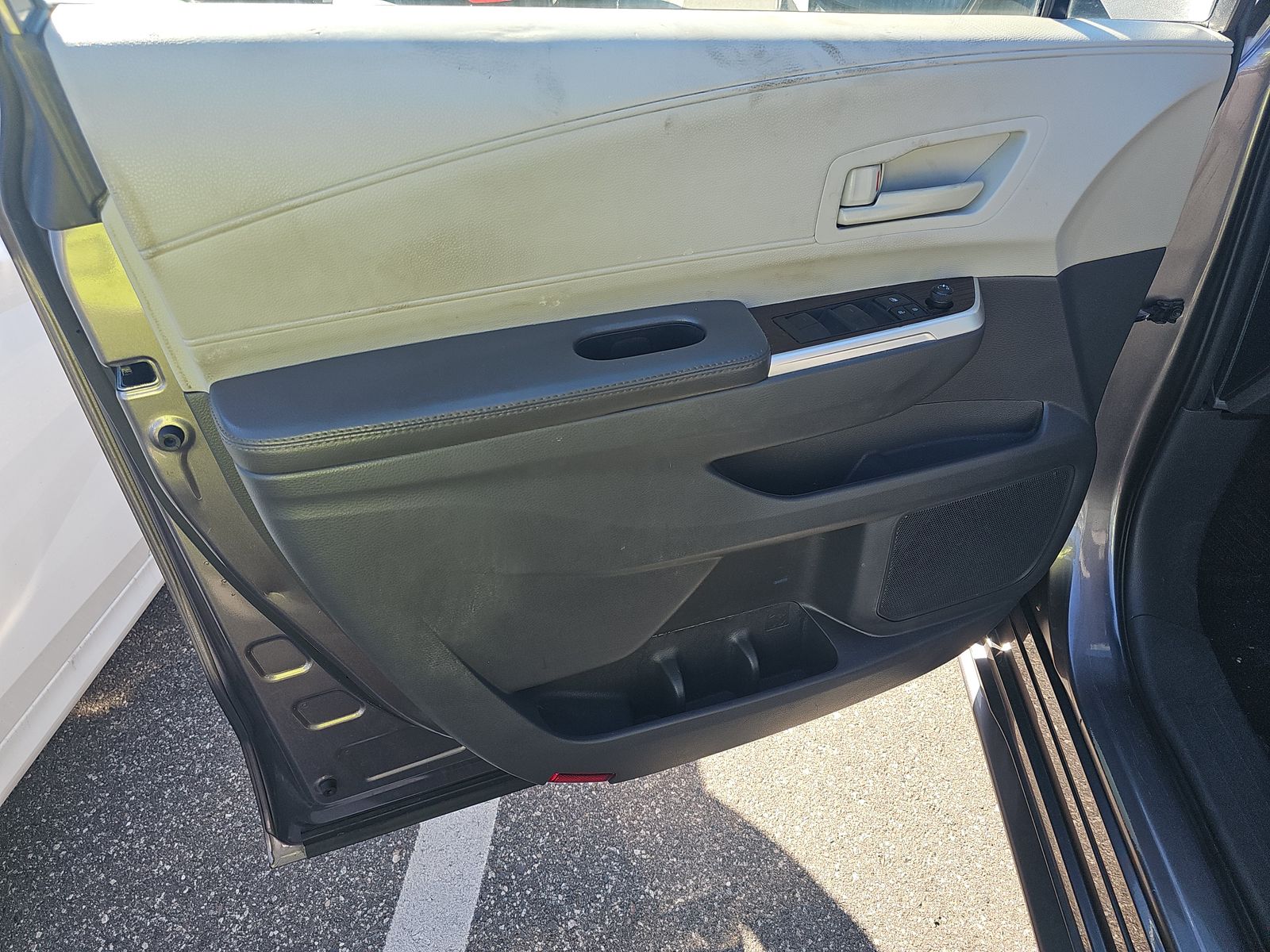 2022 Toyota Sienna LE FWD