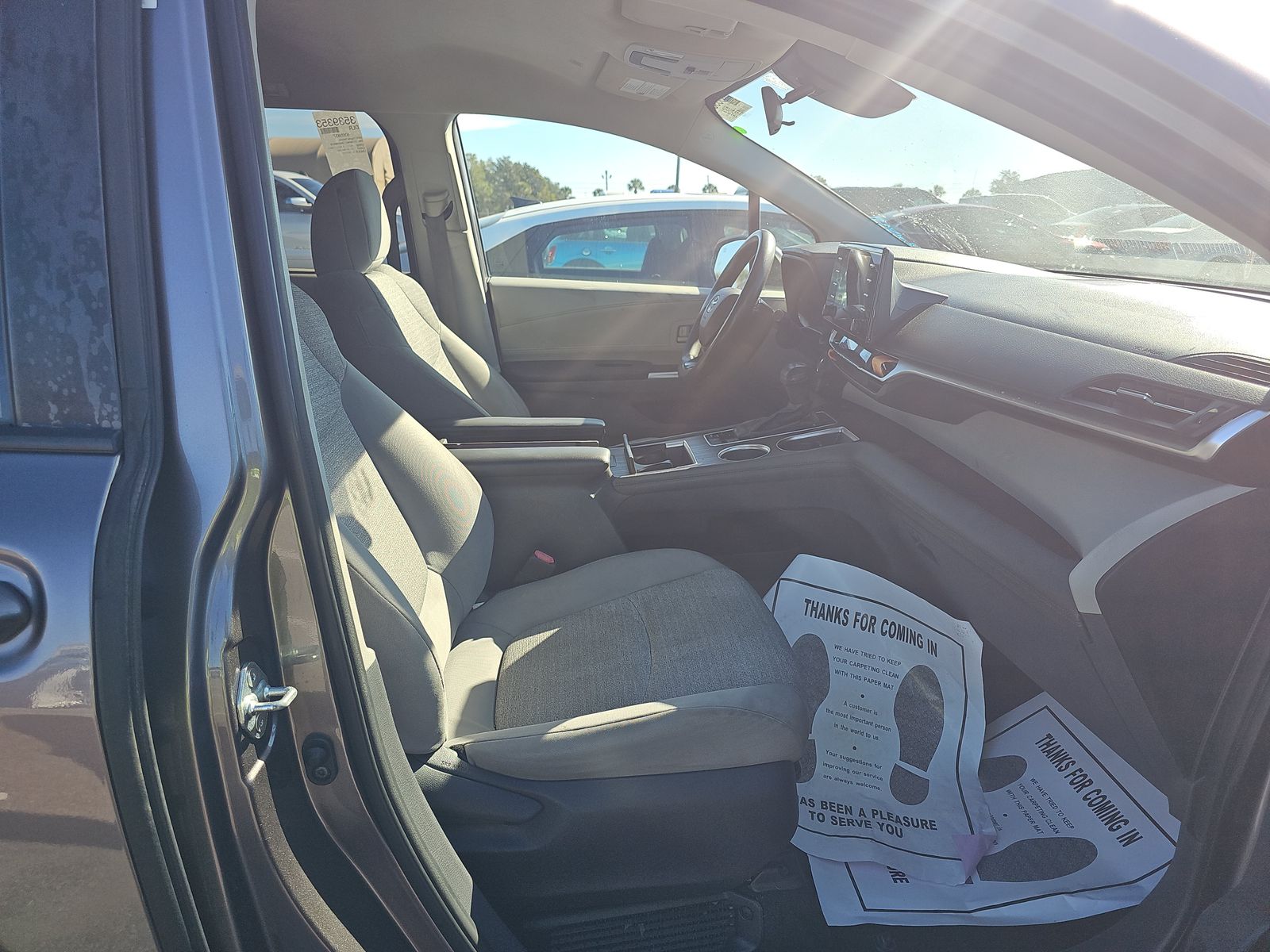 2022 Toyota Sienna LE FWD