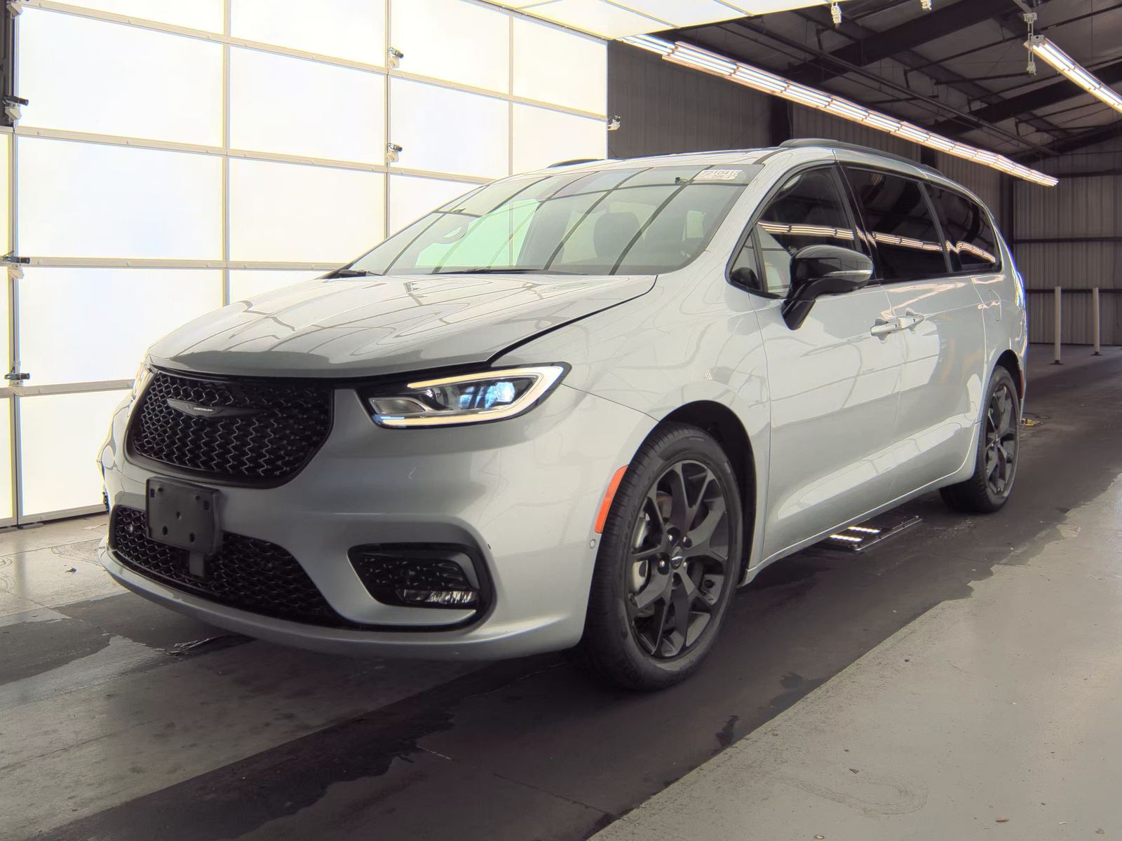 2023 Chrysler Pacifica Limited FWD