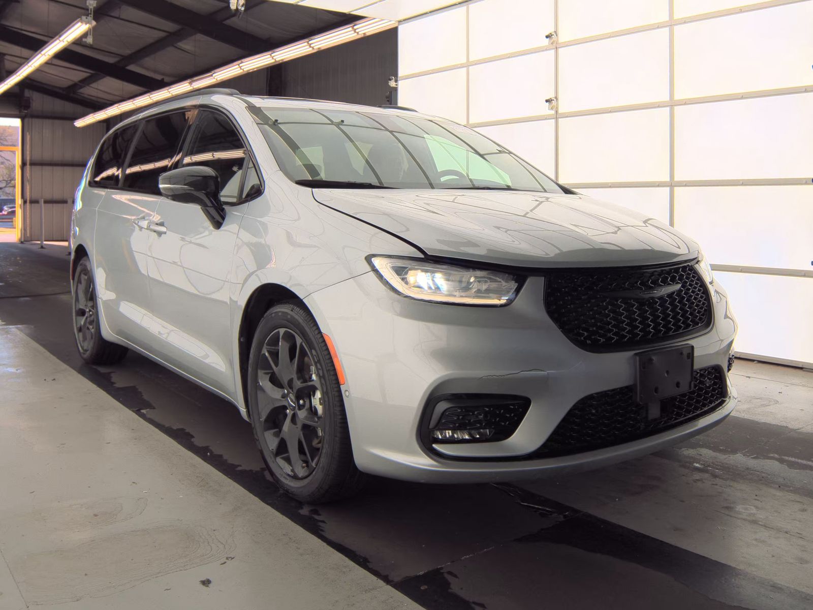 2023 Chrysler Pacifica Limited FWD