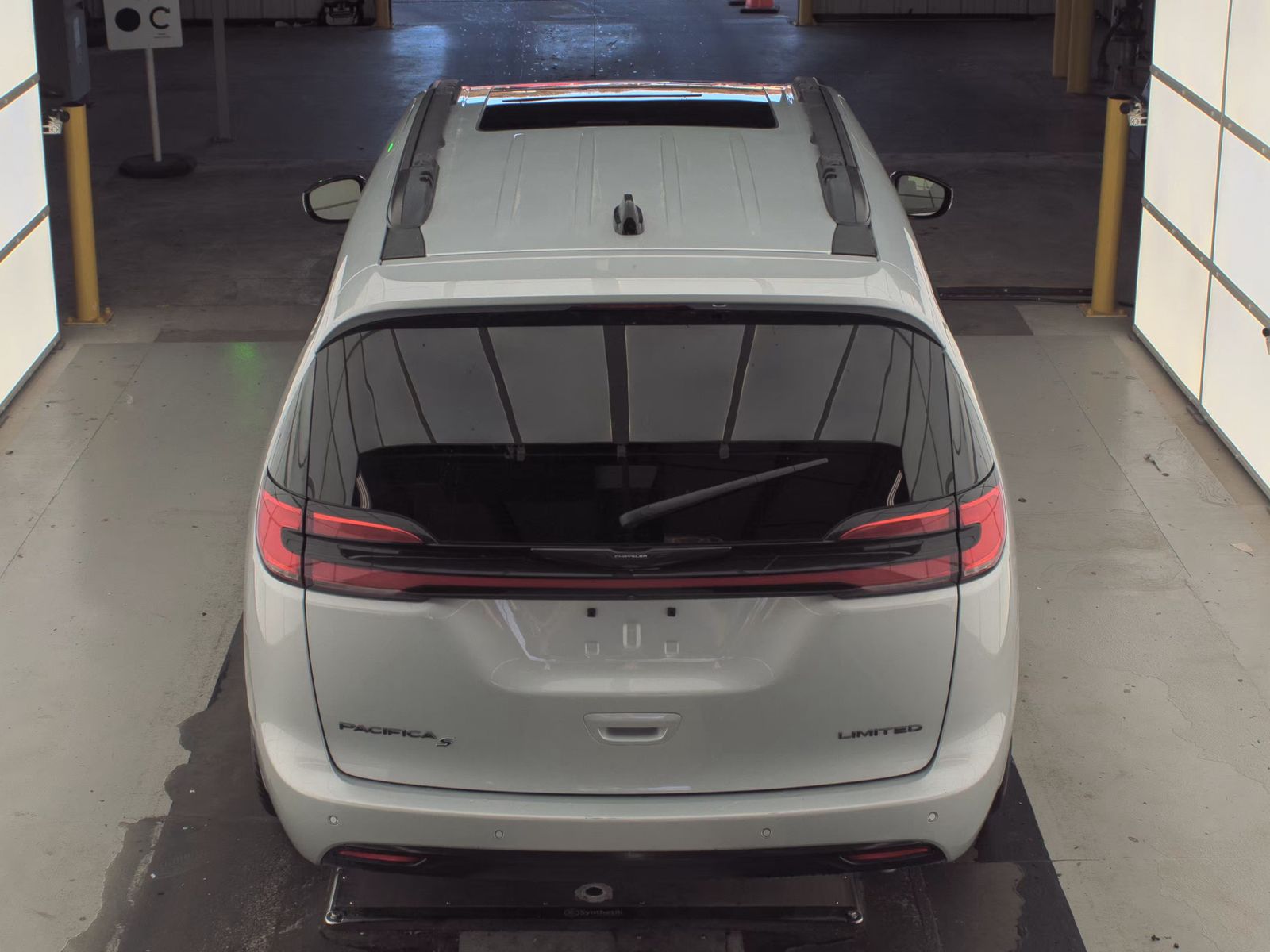 2023 Chrysler Pacifica Limited FWD
