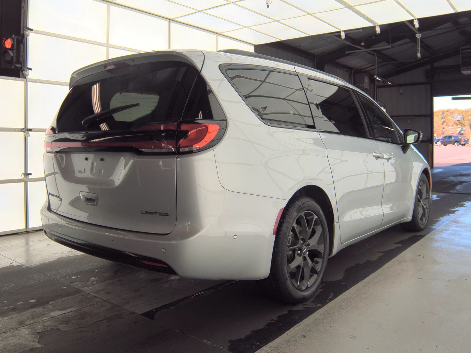 2023 Chrysler Pacifica Limited FWD