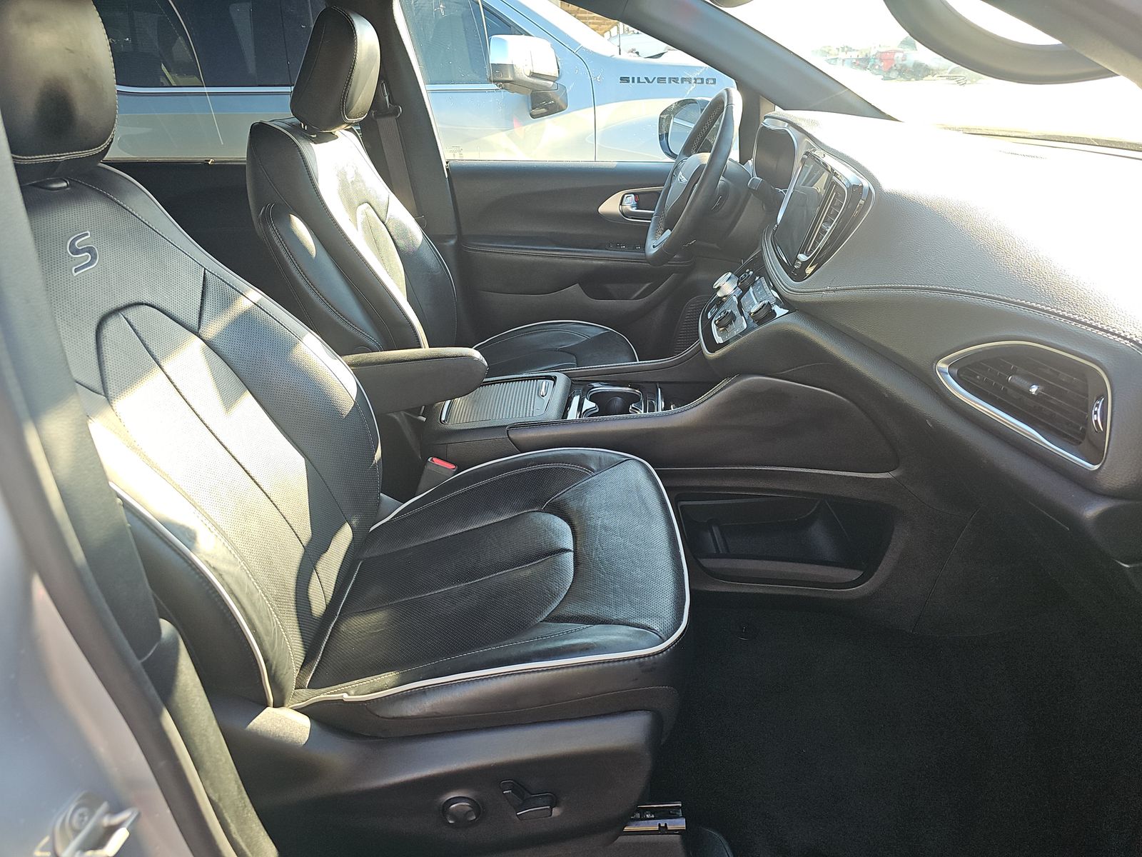 2023 Chrysler Pacifica Limited FWD