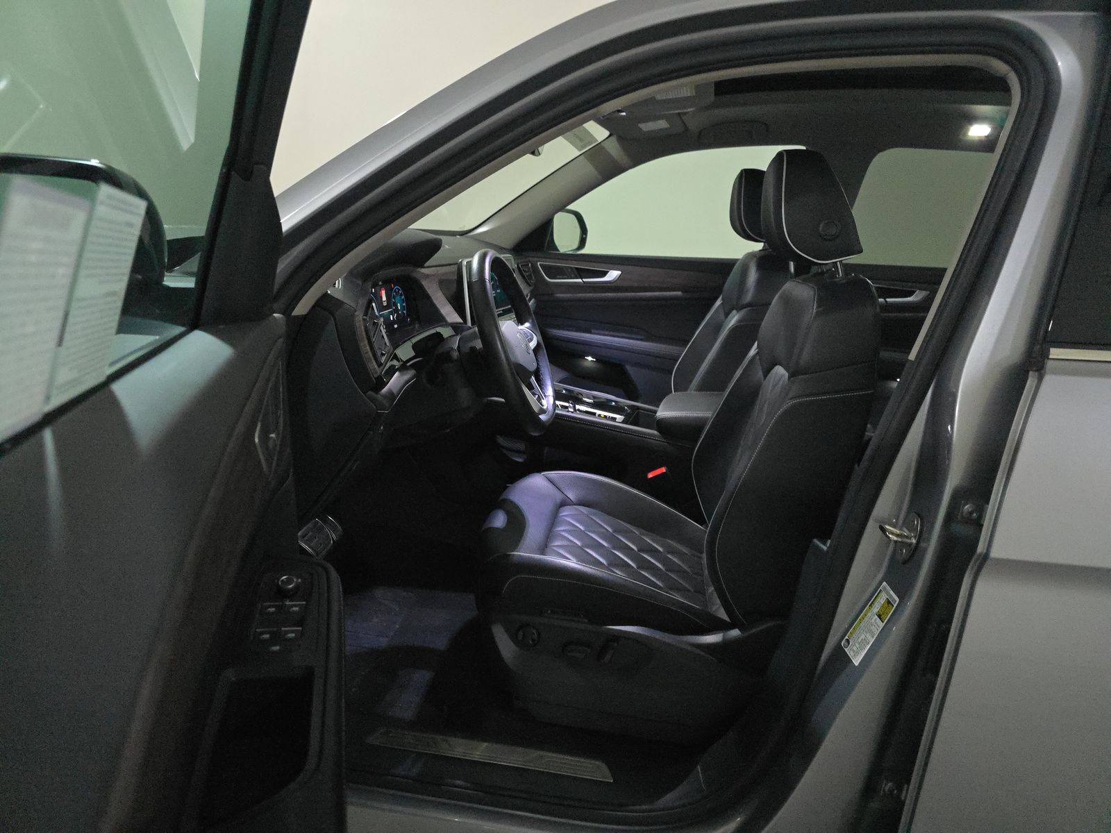 2025 Volkswagen Atlas 2.0T SEL Premium R-Line AWD