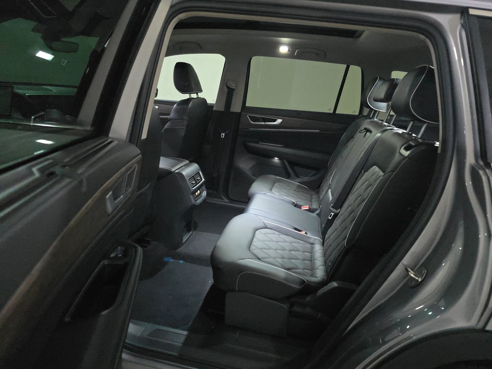 2025 Volkswagen Atlas 2.0T SEL Premium R-Line AWD