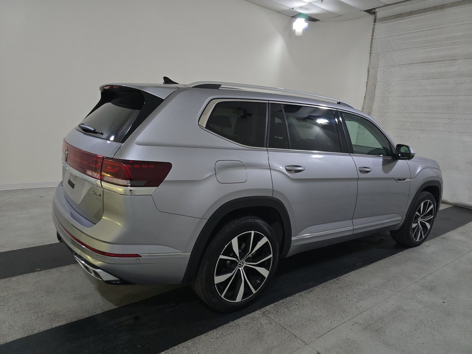 2025 Volkswagen Atlas 2.0T SEL Premium R-Line AWD