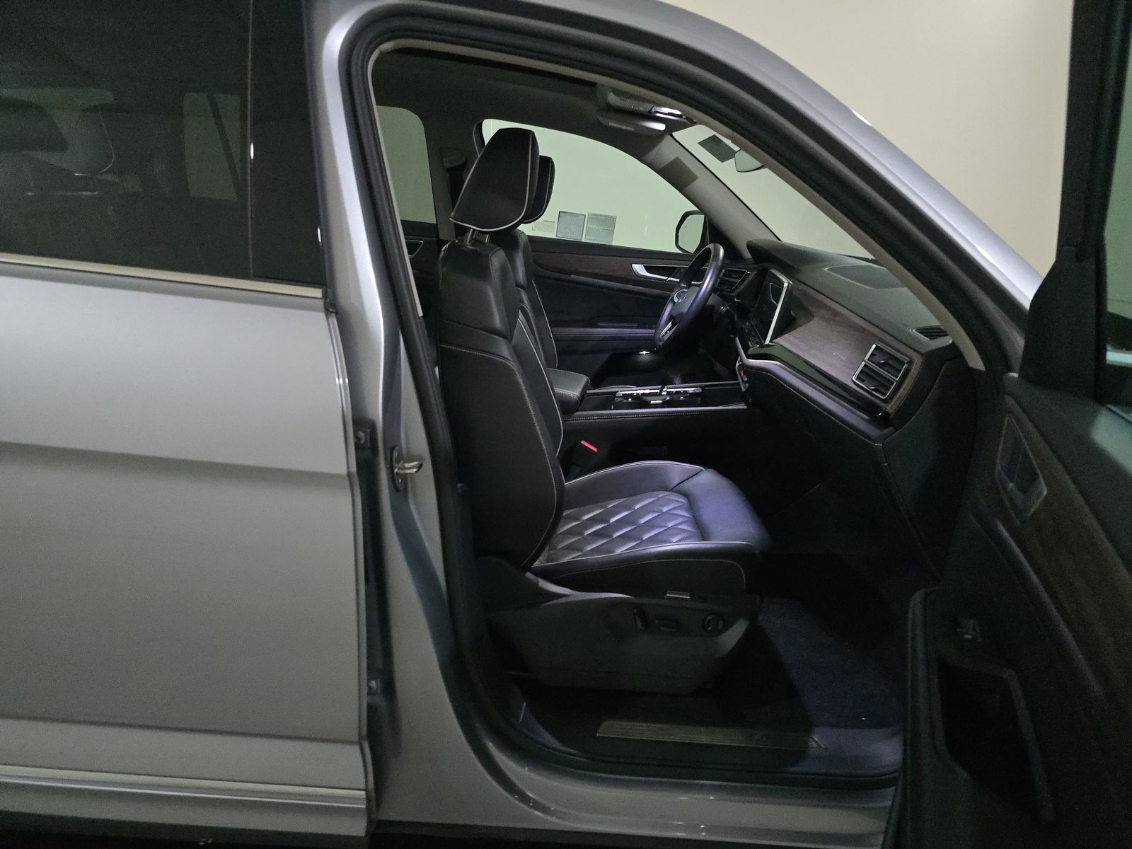 2025 Volkswagen Atlas 2.0T SEL Premium R-Line AWD