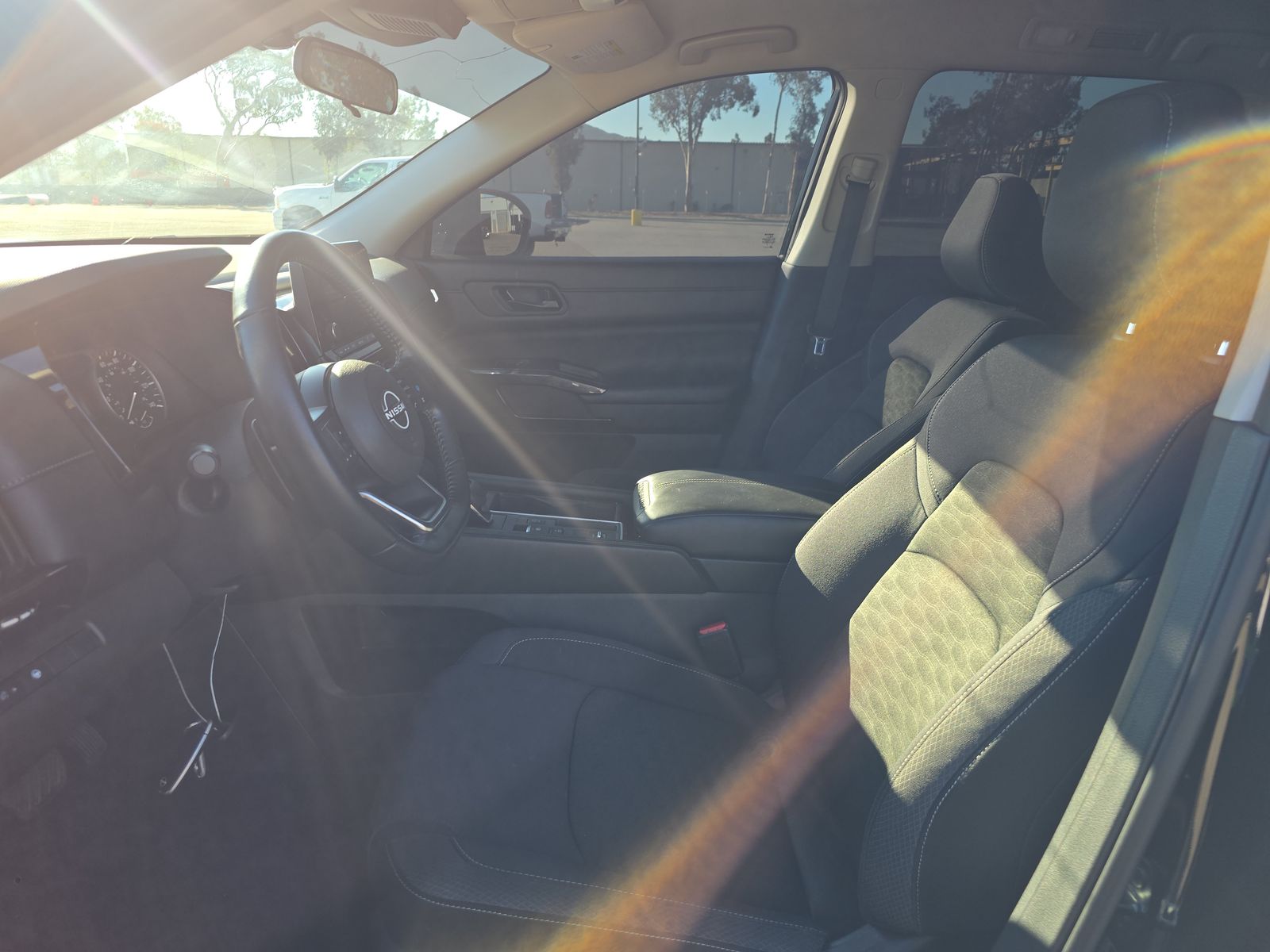 2024 Nissan Pathfinder SV FWD