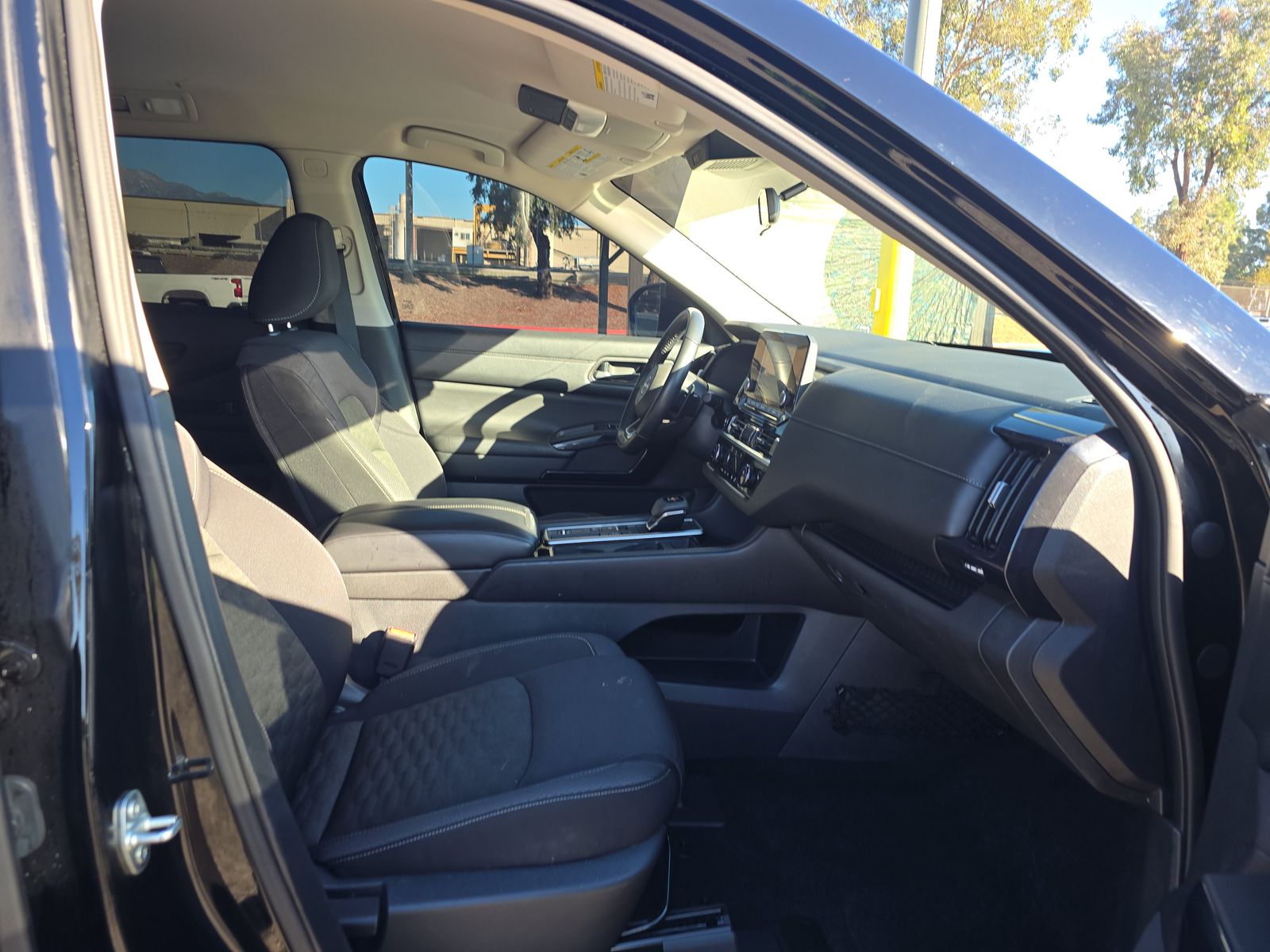 2024 Nissan Pathfinder SV FWD