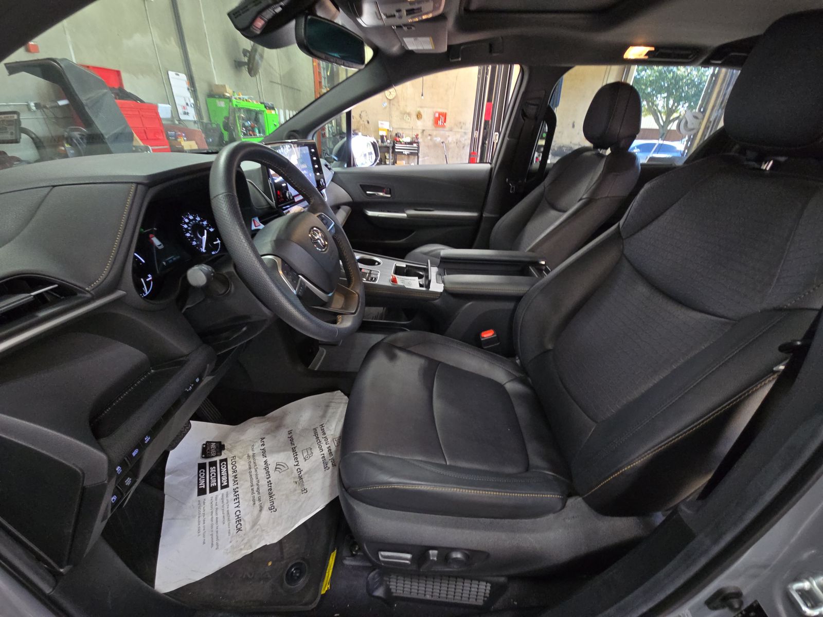 2024 Toyota Sienna Woodland Edition AWD