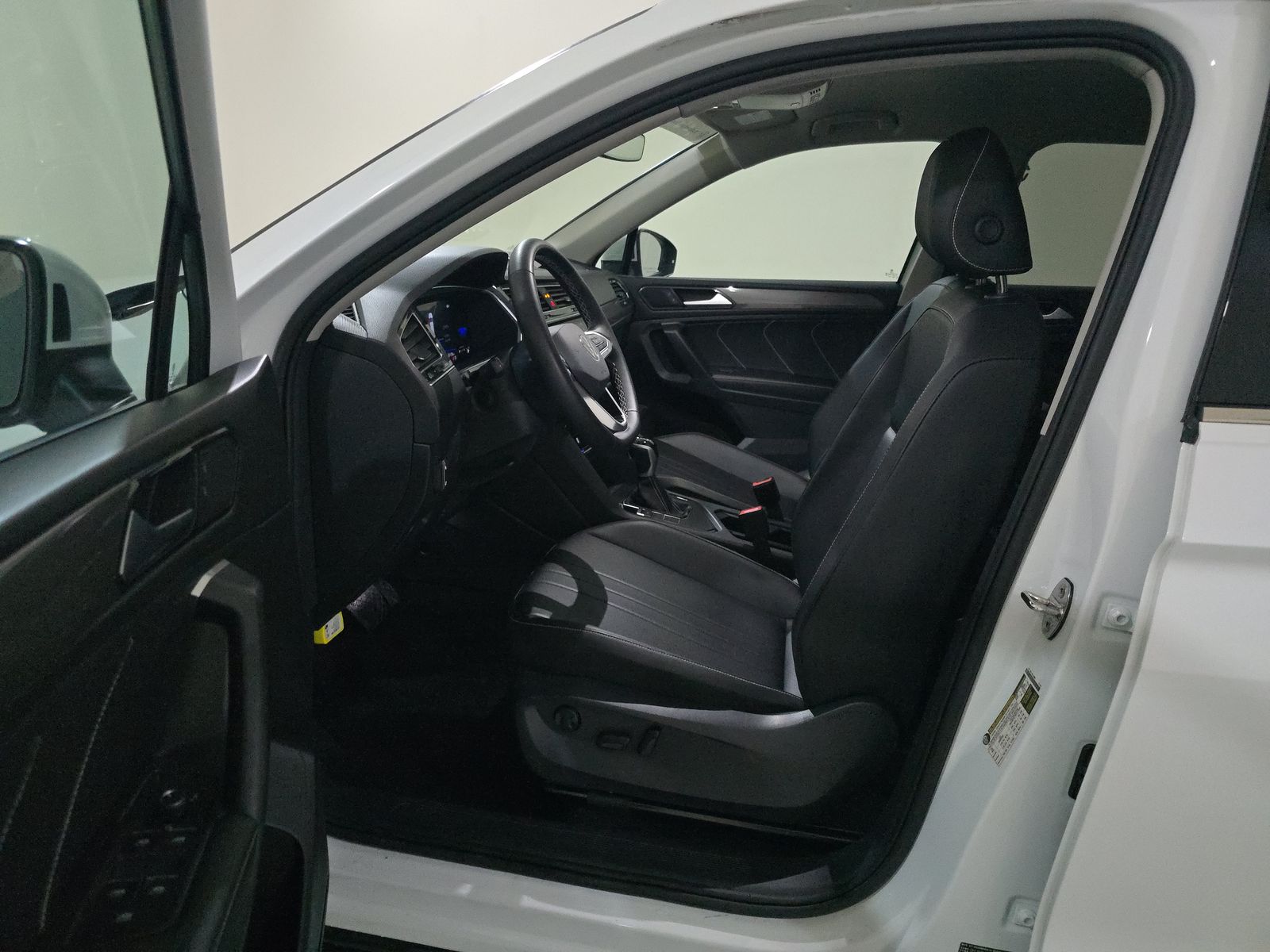 2023 Volkswagen Tiguan 2.0T SE FWD