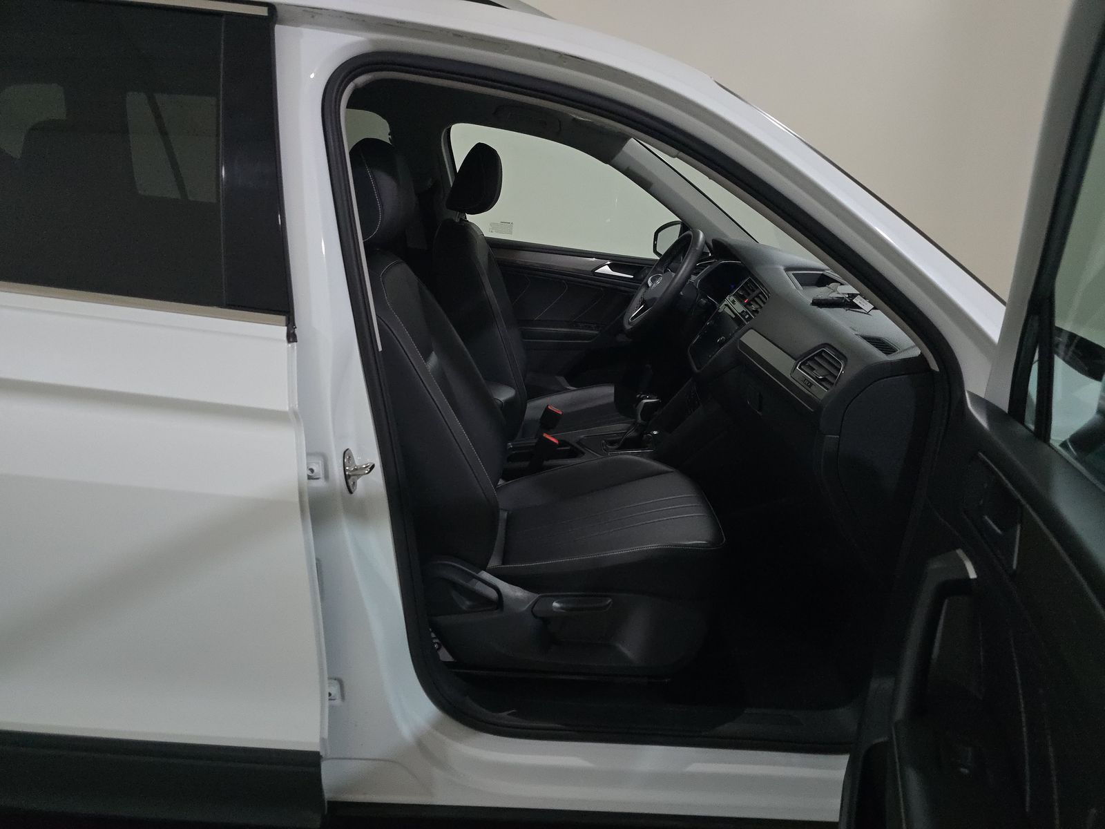 2023 Volkswagen Tiguan 2.0T SE FWD