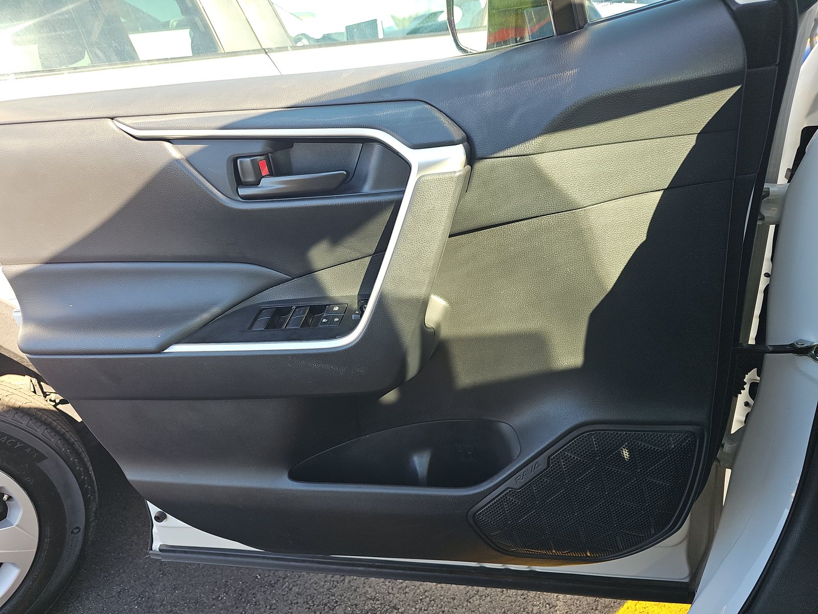 2025 Toyota RAV4 LE FWD