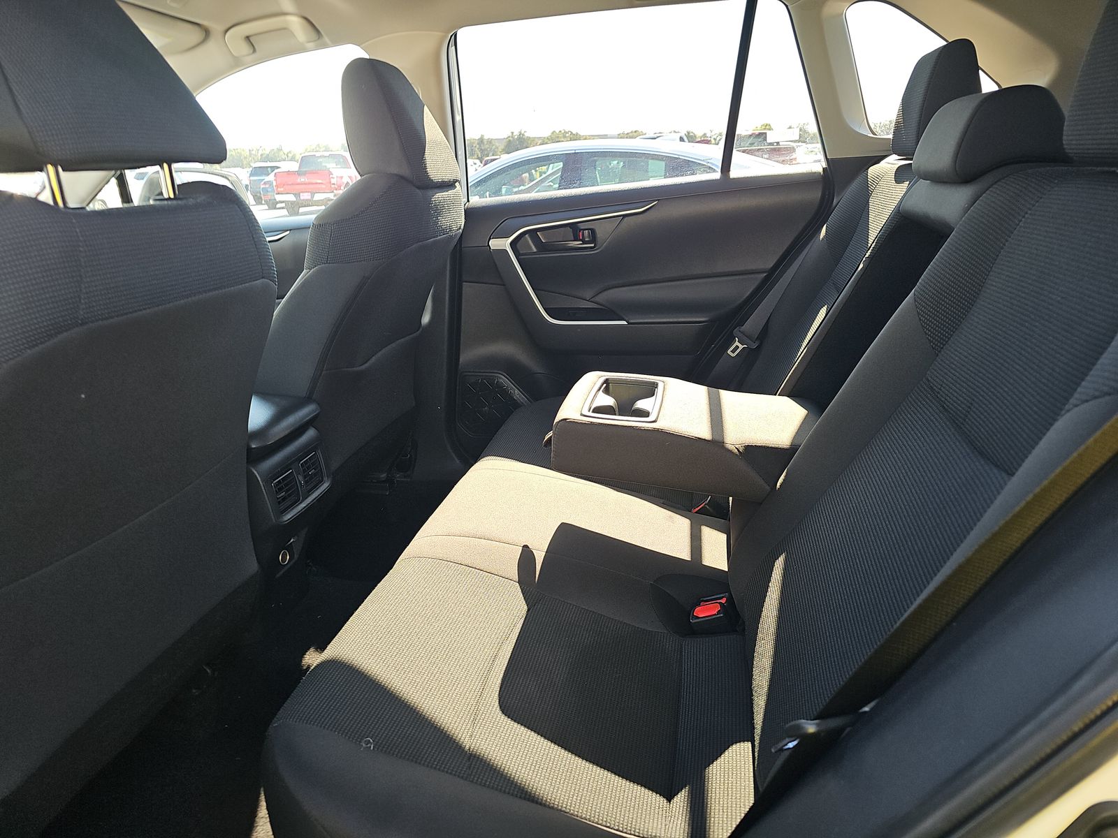 2025 Toyota RAV4 LE FWD