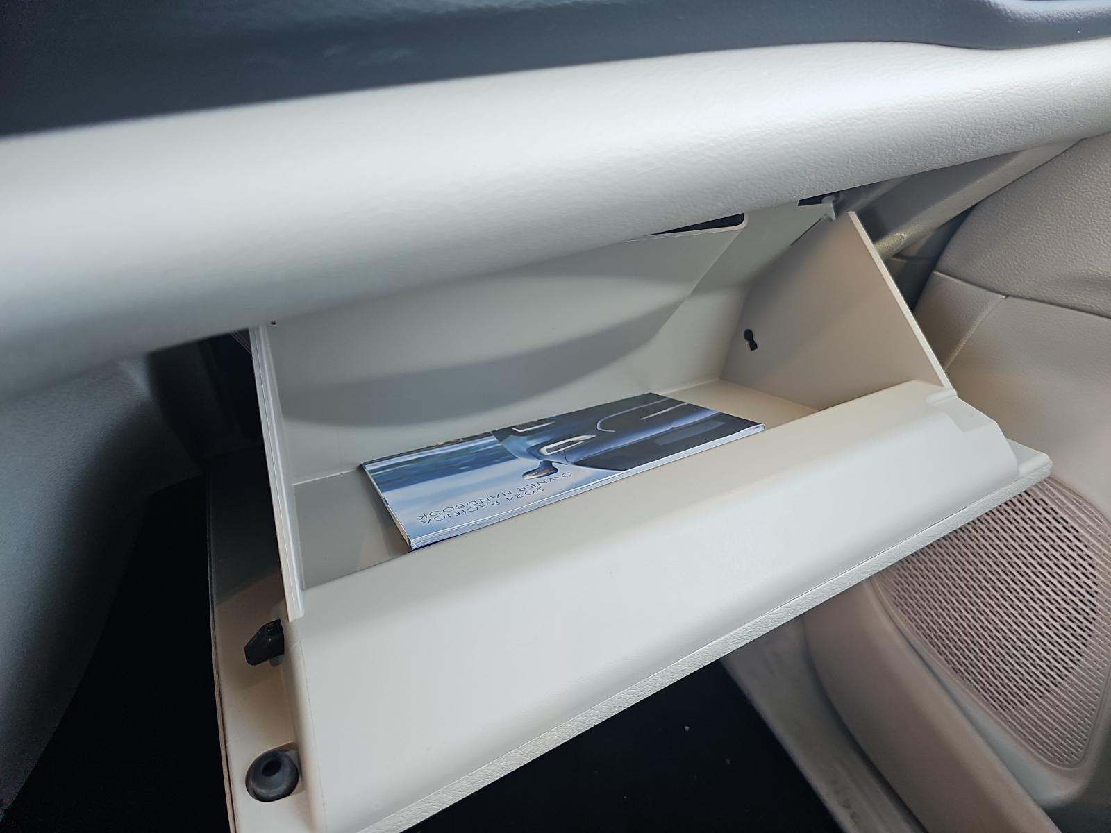 2024 Chrysler Pacifica Touring L FWD