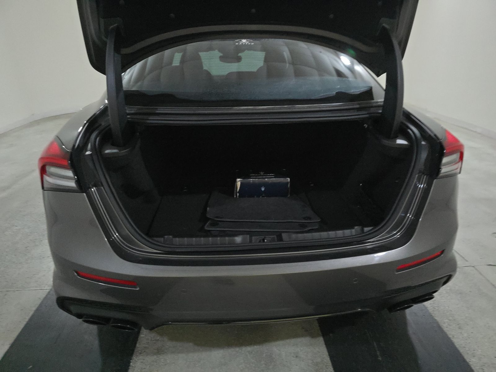 2022 Maserati Ghibli Modena RWD