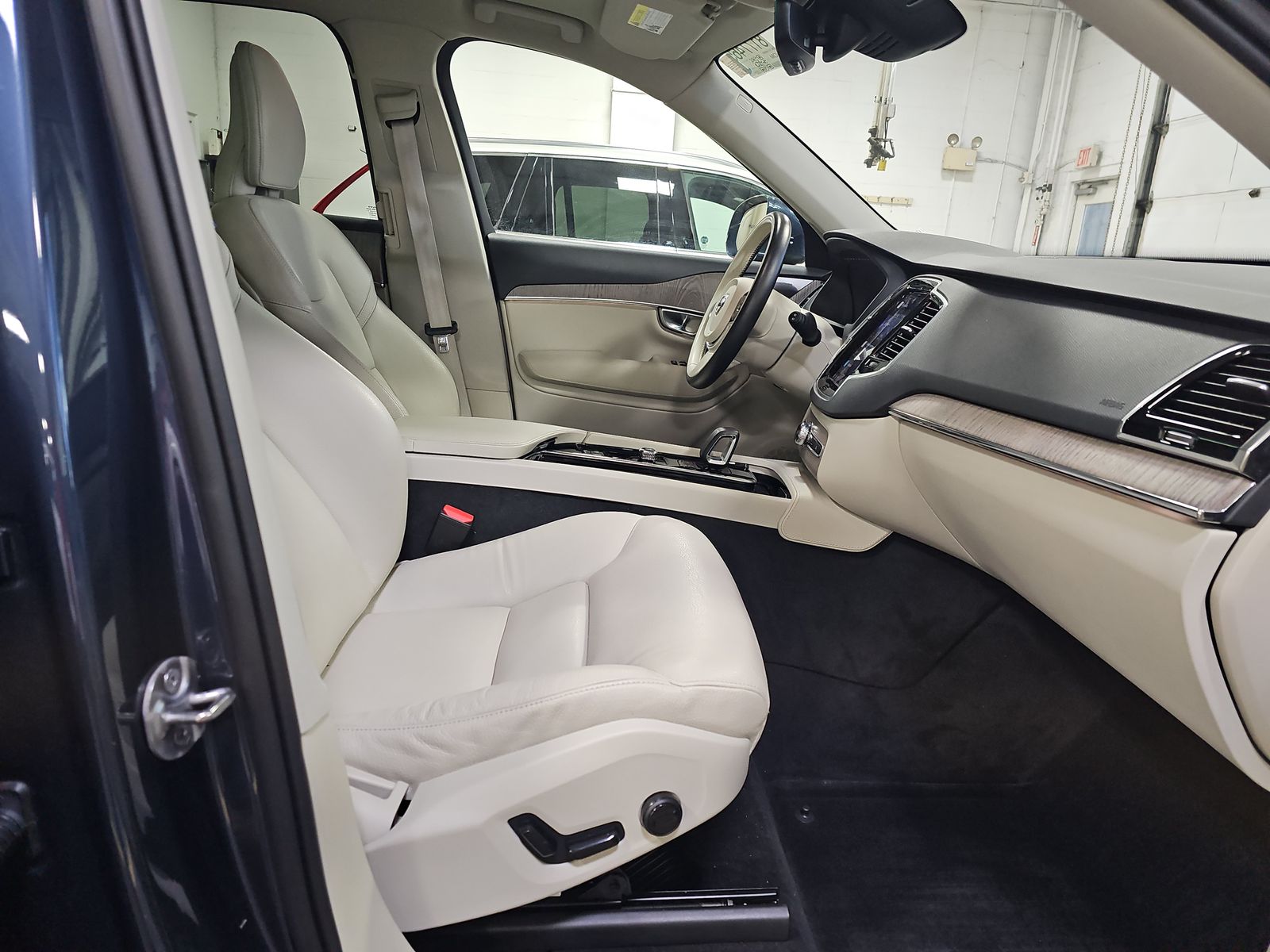 2024 Volvo XC90 Recharge T8 Plus AWD