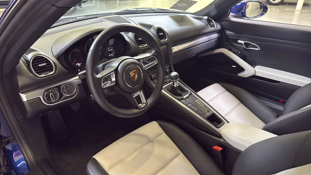 2024 Porsche 718 Cayman Style Edition RWD