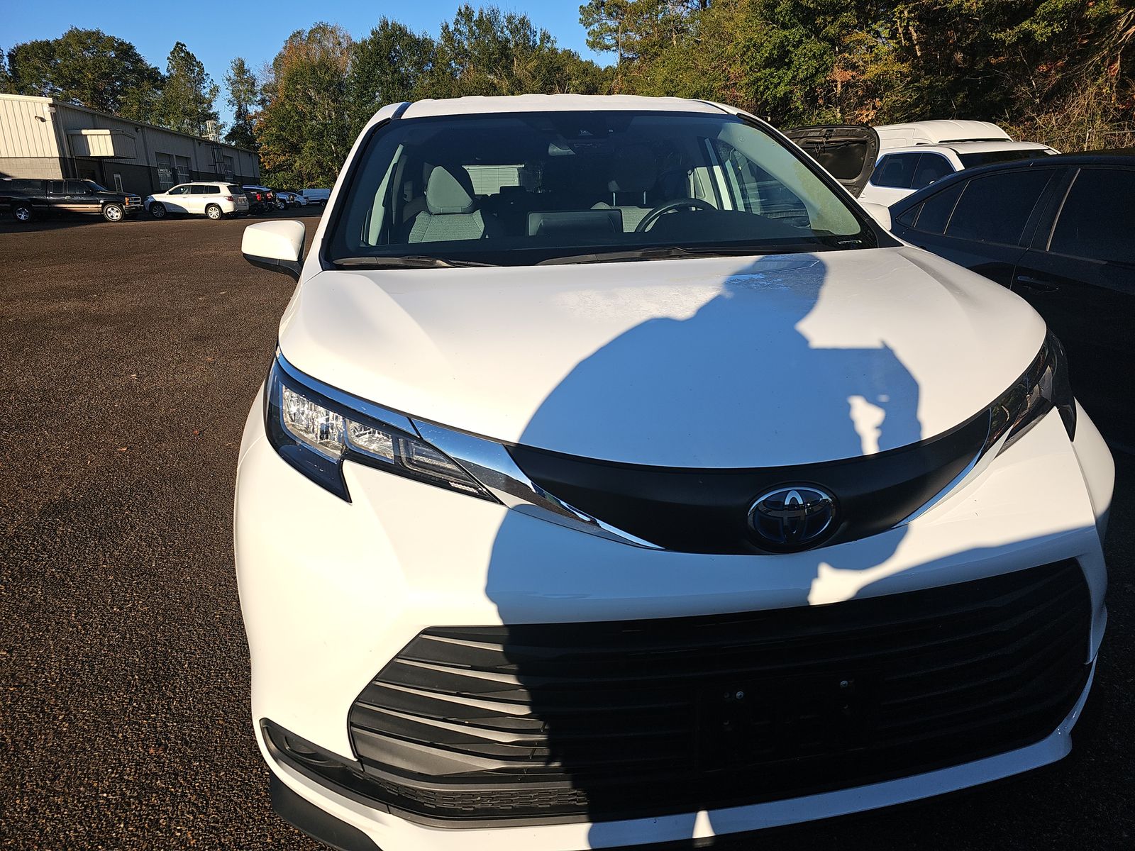 2023 Toyota Sienna LE FWD