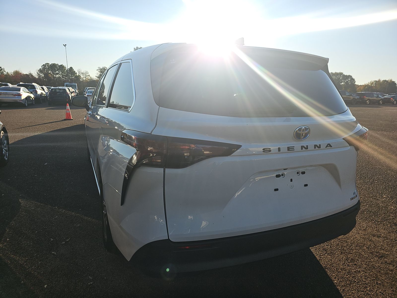 2023 Toyota Sienna LE FWD